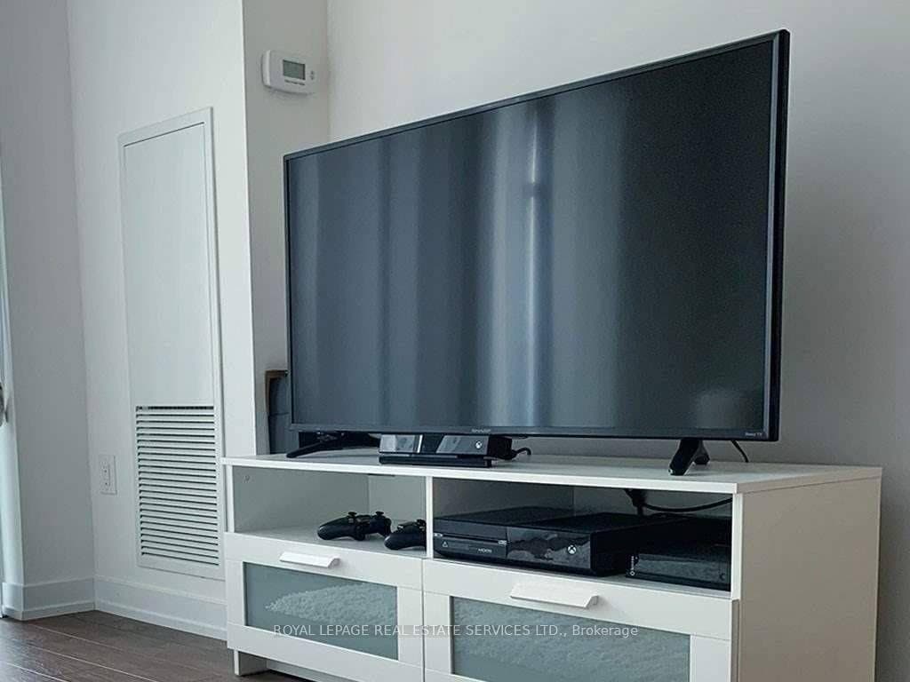 2560 Eglinton Avenue Unit 1306 photo 7