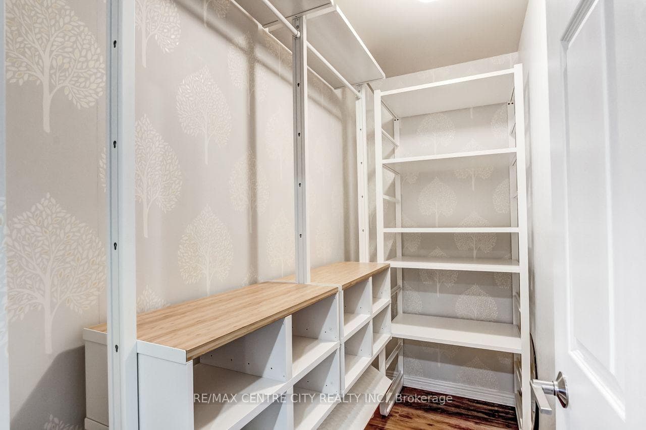 549 Ridout Street Unit 302 photo 23