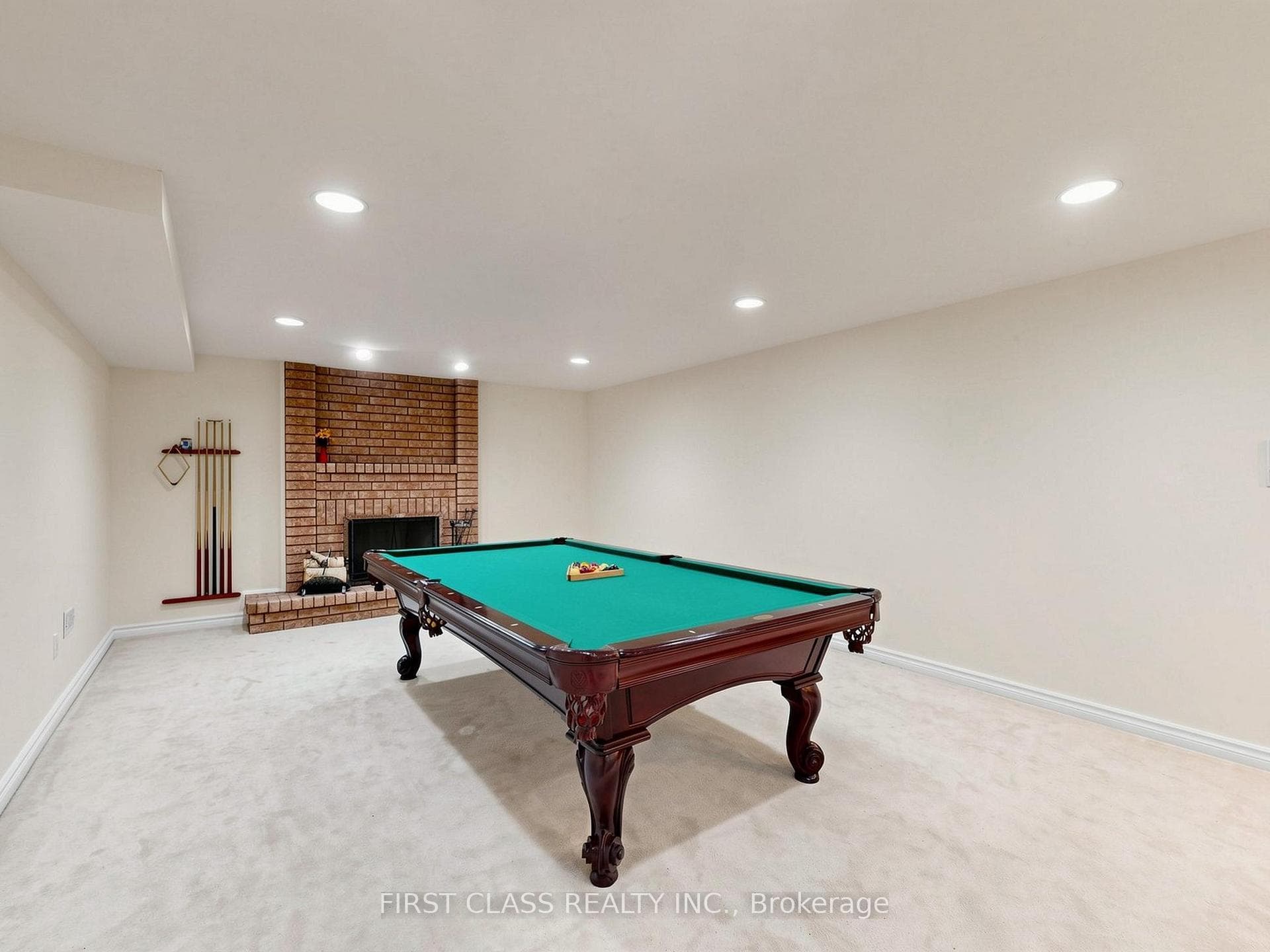 9 Westpoint Court photo 36