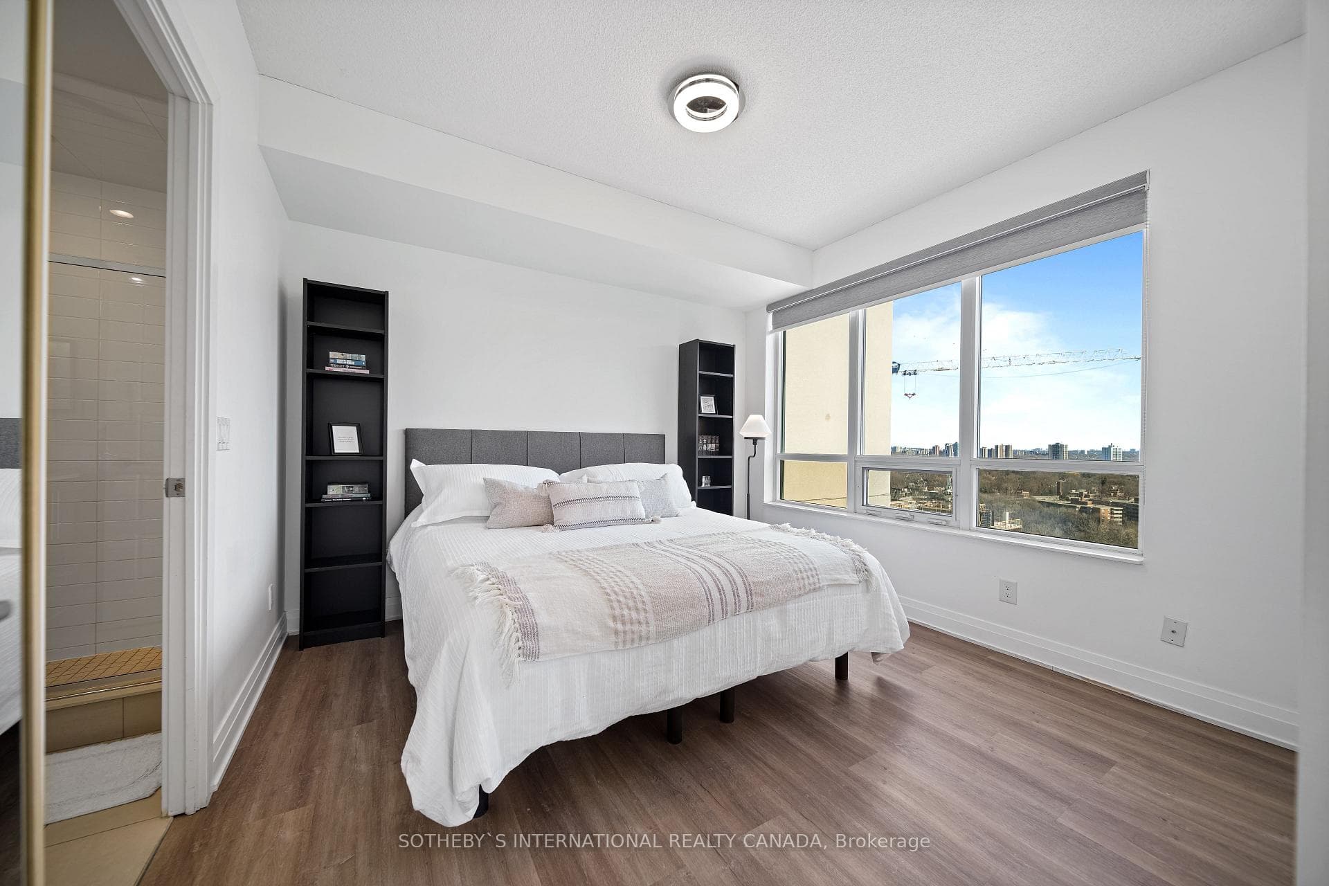 28 Linden Street Unit 1604 photo 10