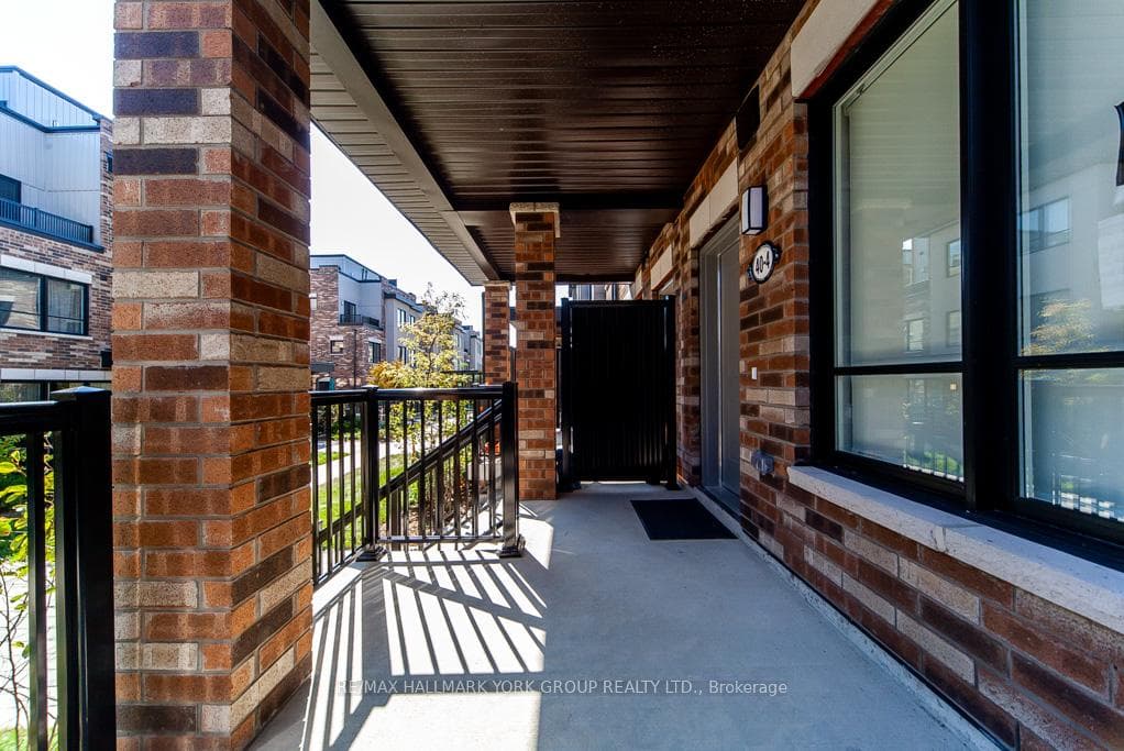 40 BAYNES Way Unit 4 photo 3
