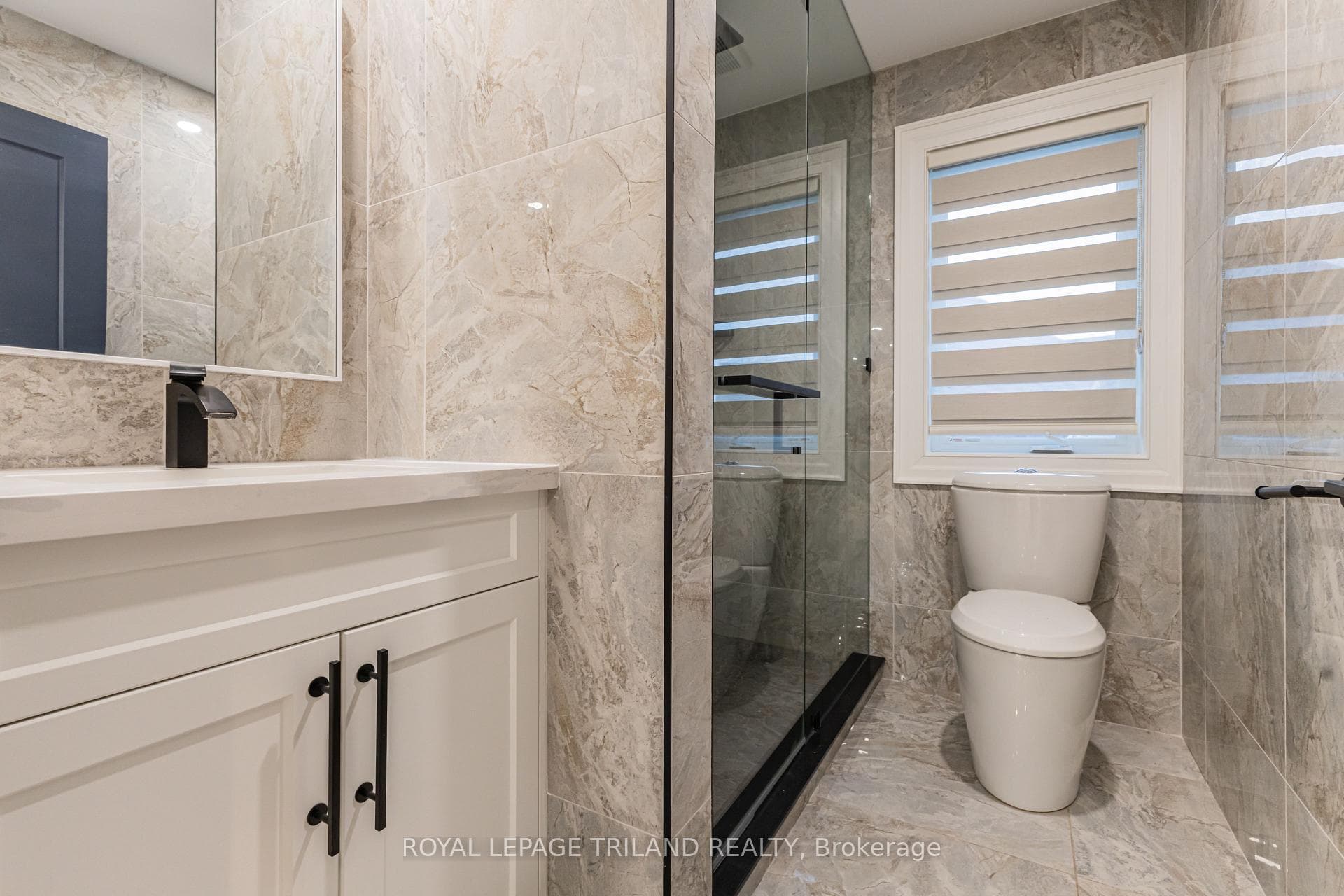 3 piece bath to service beds 2 & 3 on 2nd floor