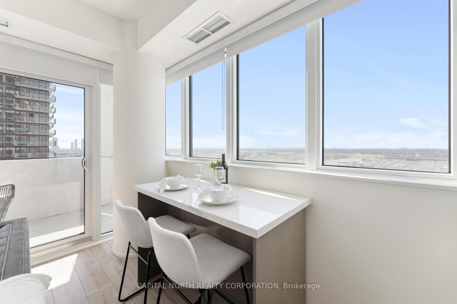 9000 Jane Street Unit 1718 photo 17