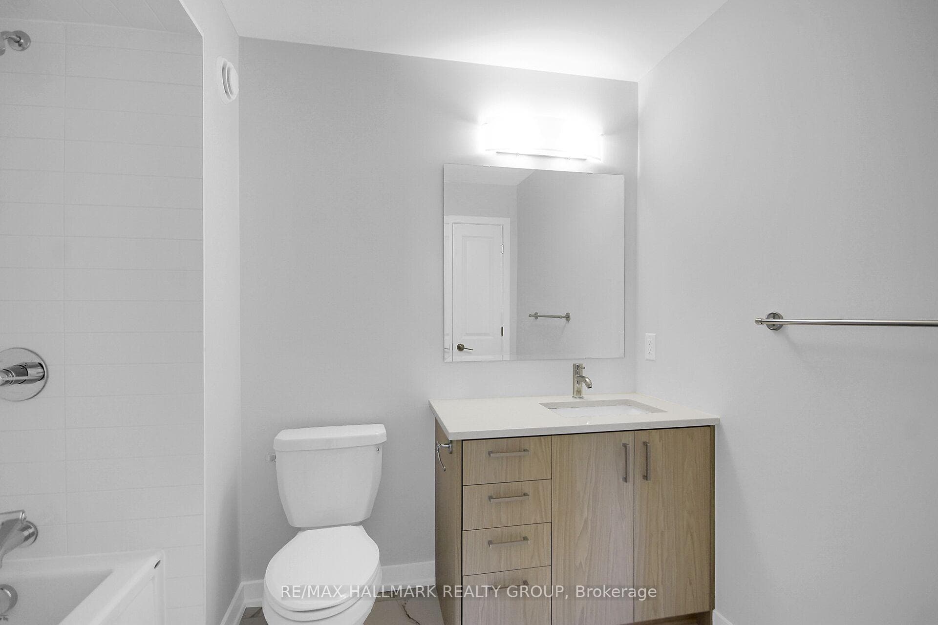 749 NEWSTEAD Crescent photo 38