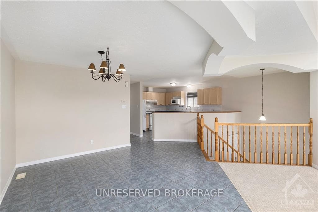 117 CASTLE GLEN Crescent photo 8