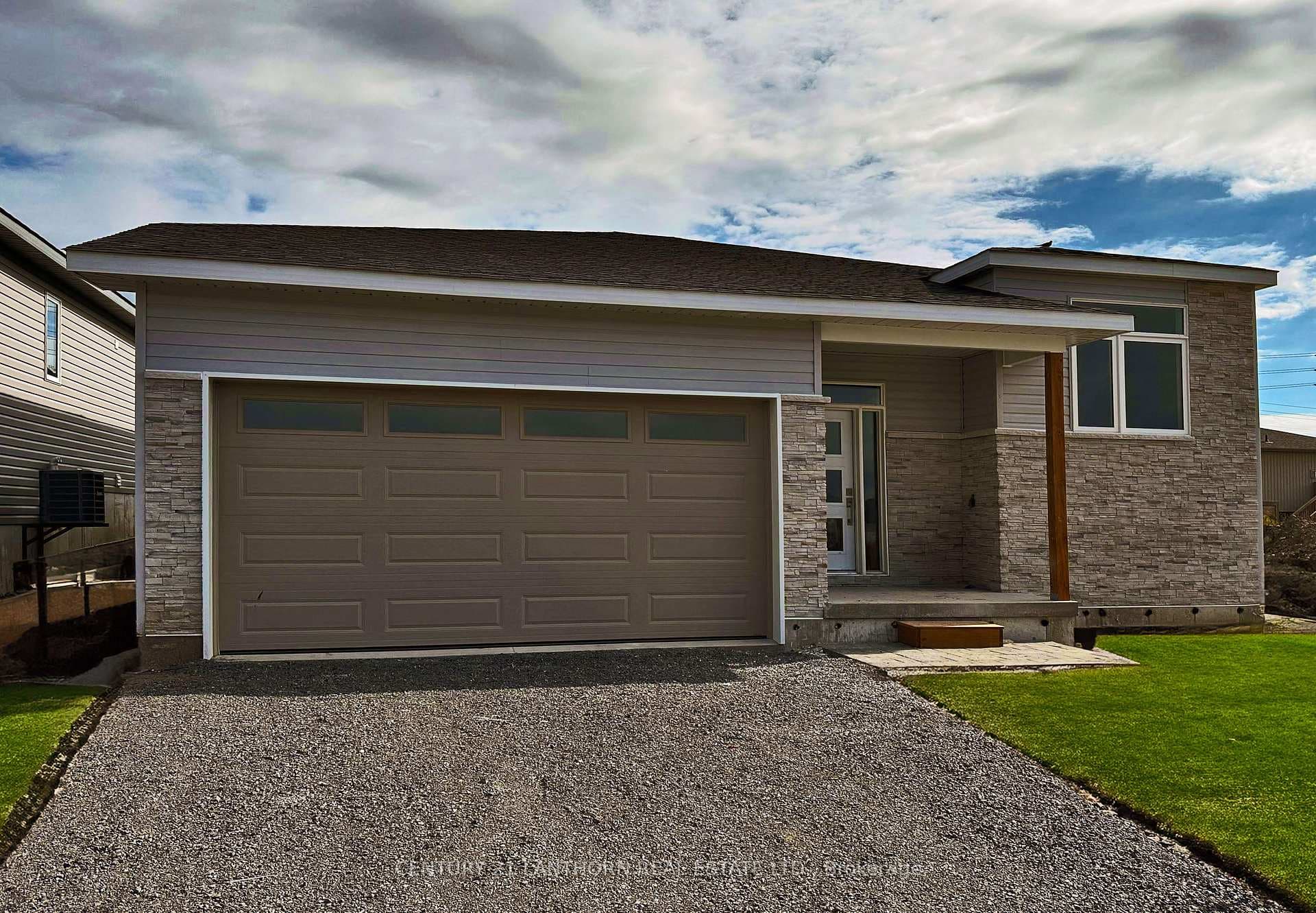 44 Summit Crescent photo 1