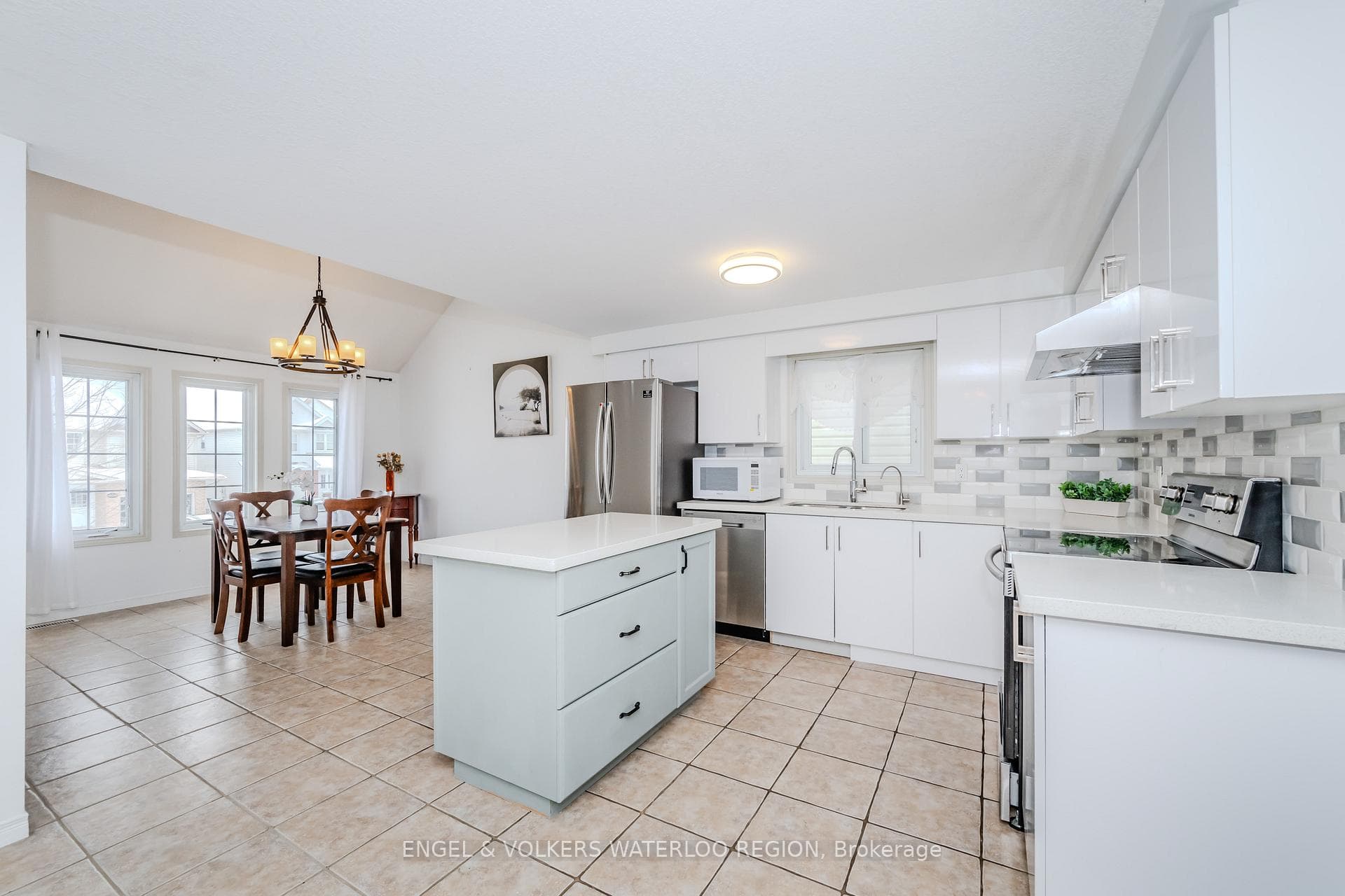 405 White Birch Avenue photo 9