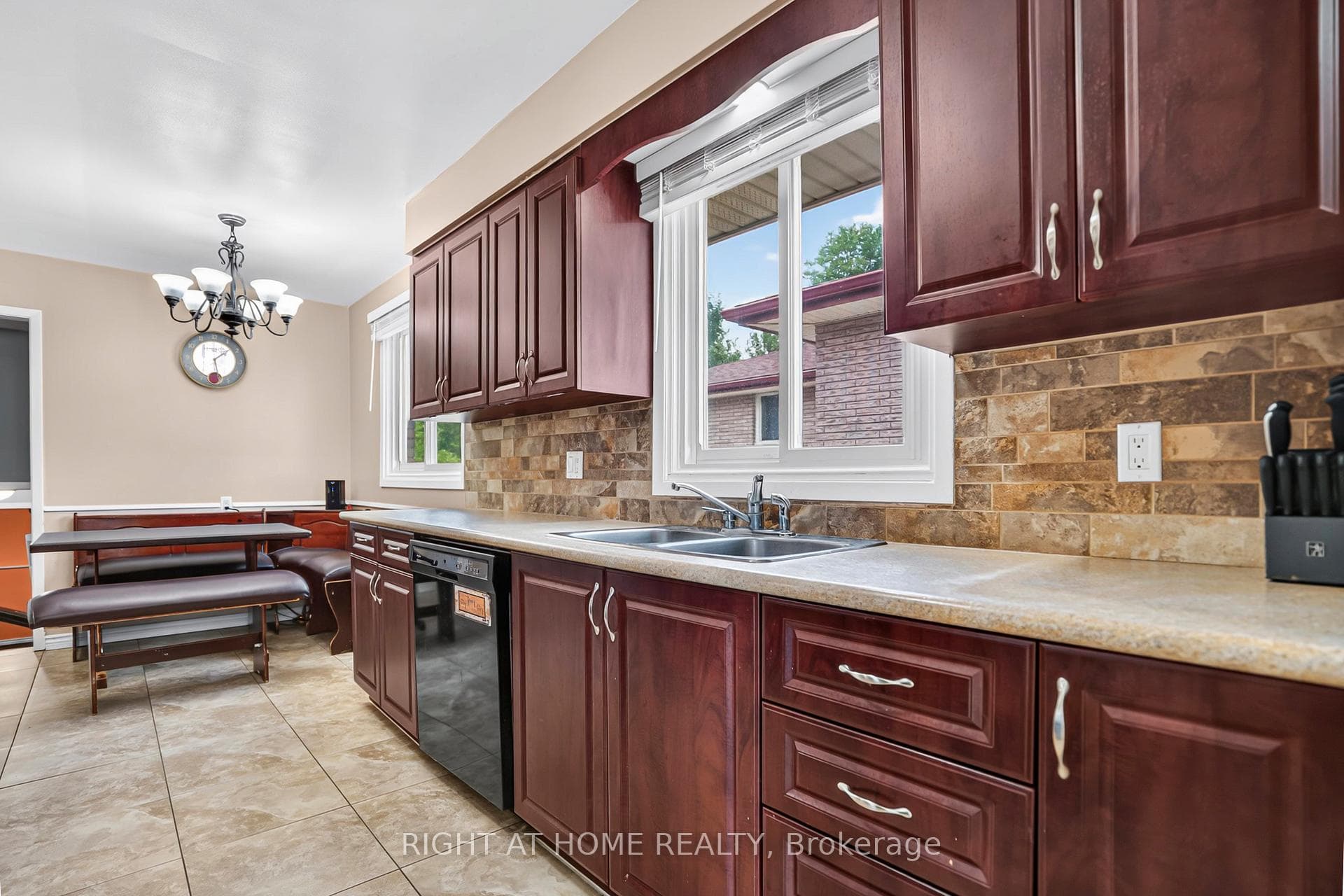 234 Thunderbird Drive photo 4