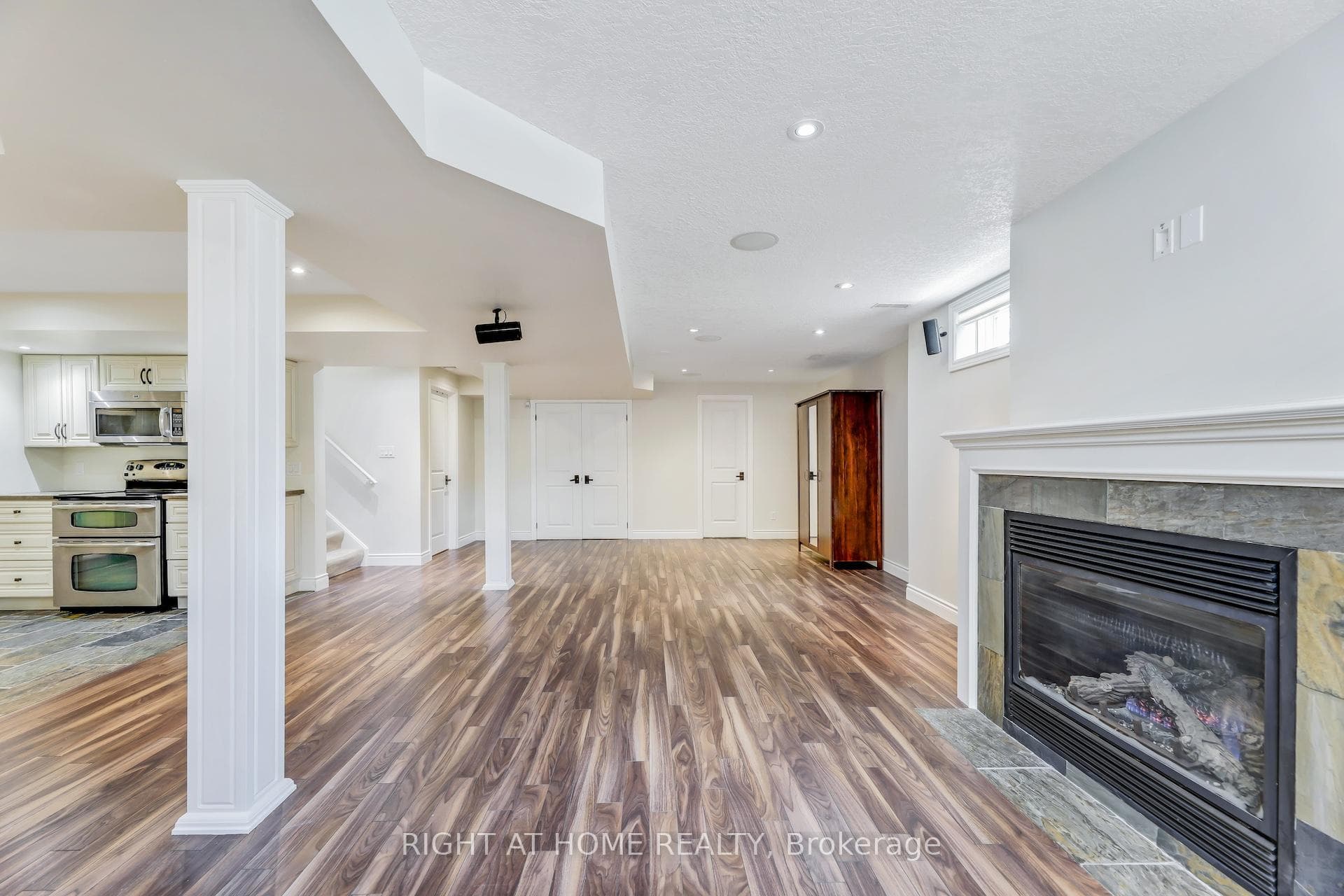 2271 Pindar Crescent photo 38