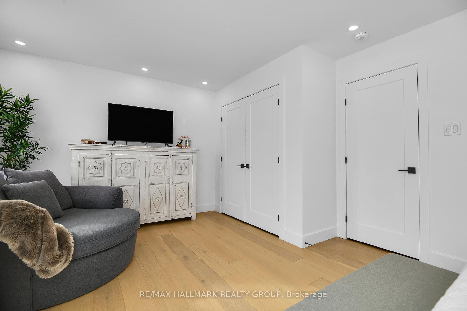 2nd floor - Bedroom ll