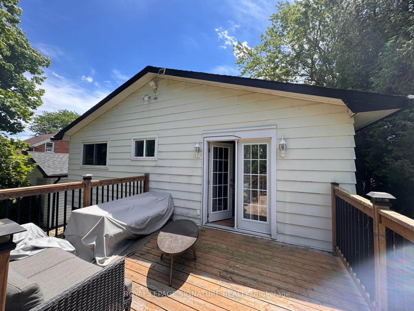 279 Lakeshore Road photo 3