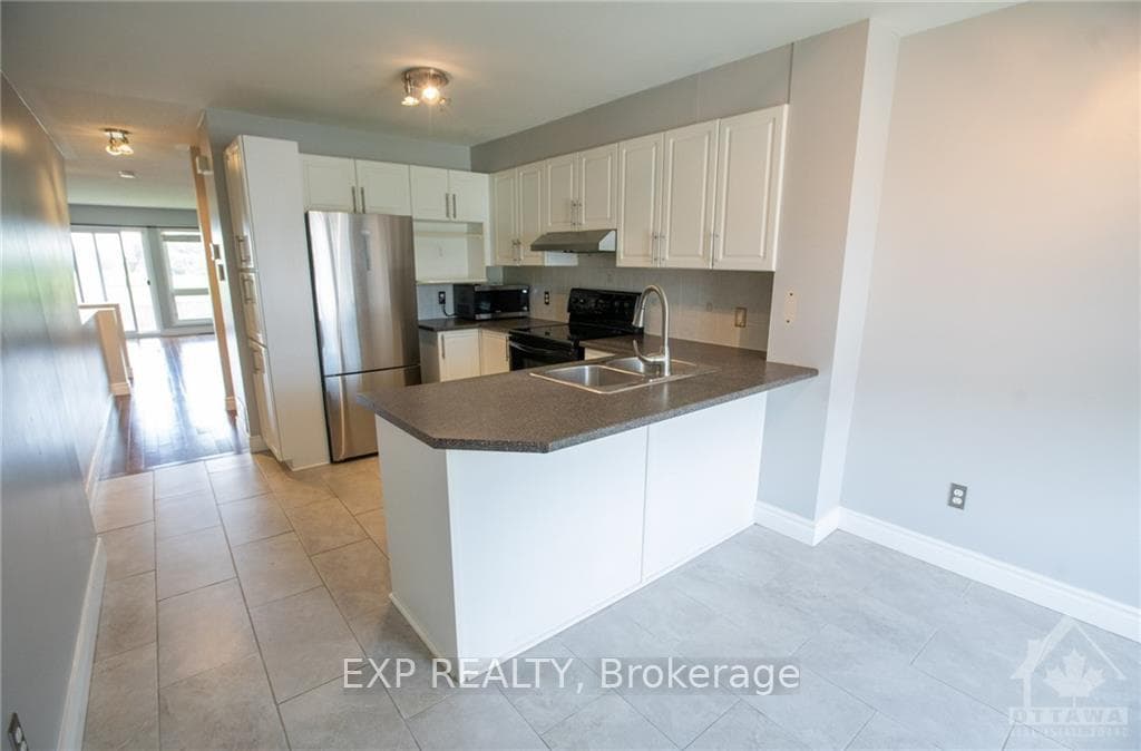 348 CROWNRIDGE Drive photo 3