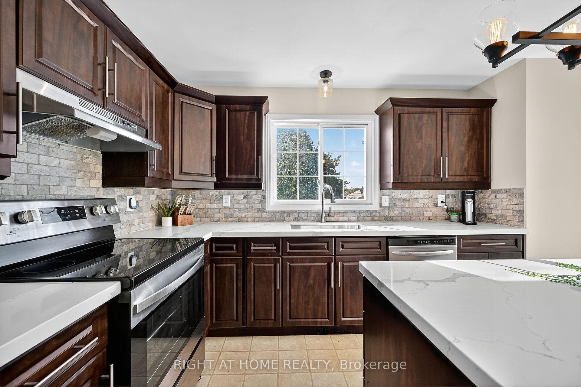 8 Talbot Road photo 9