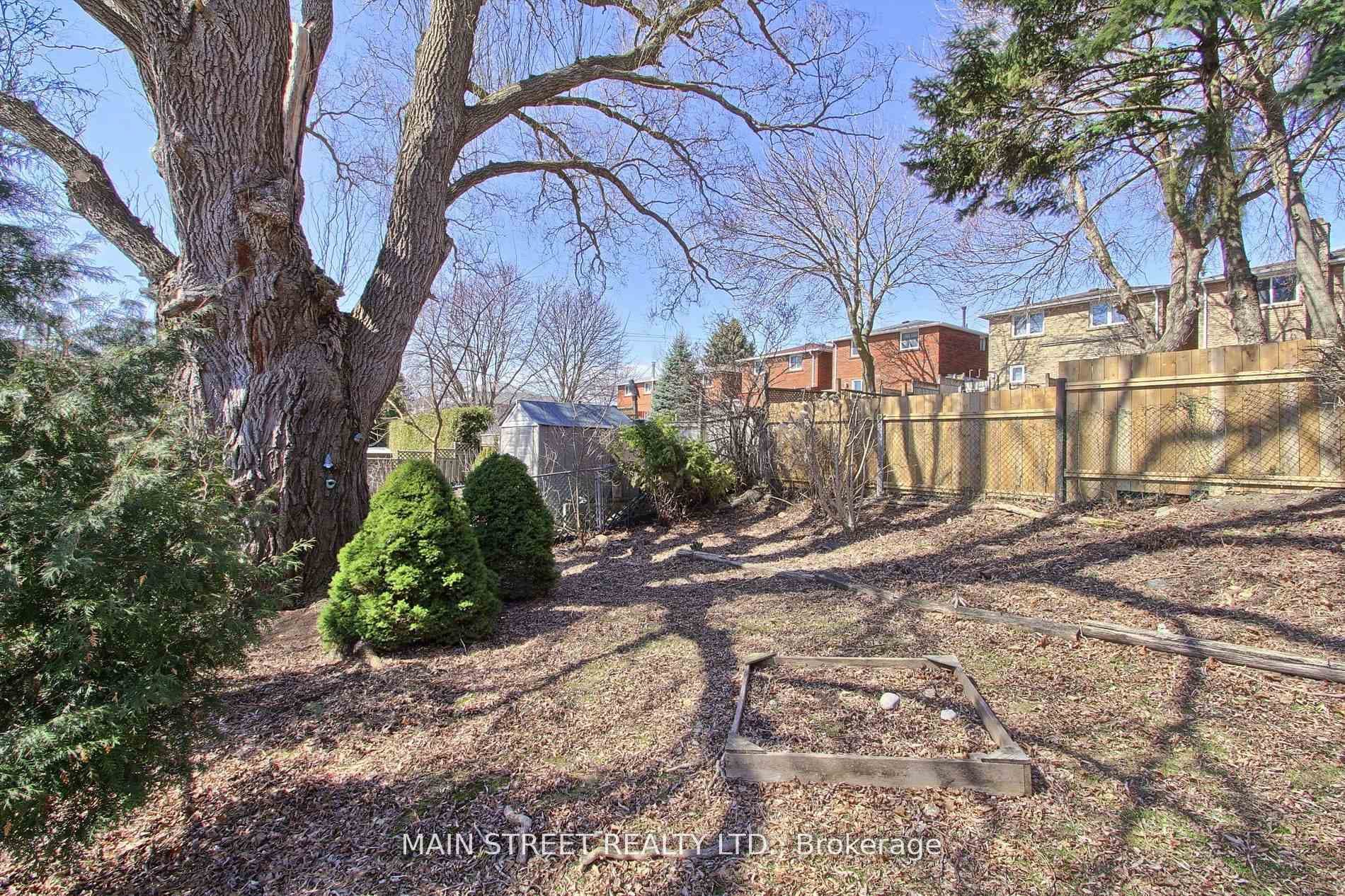140 Zima Crescent photo 18