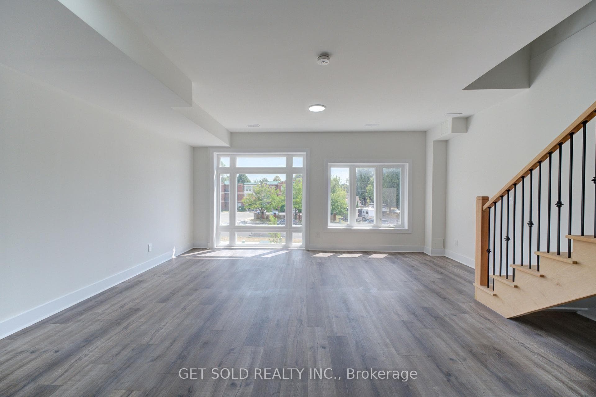 6701 Thorold Stone Road Unit 12 photo 11