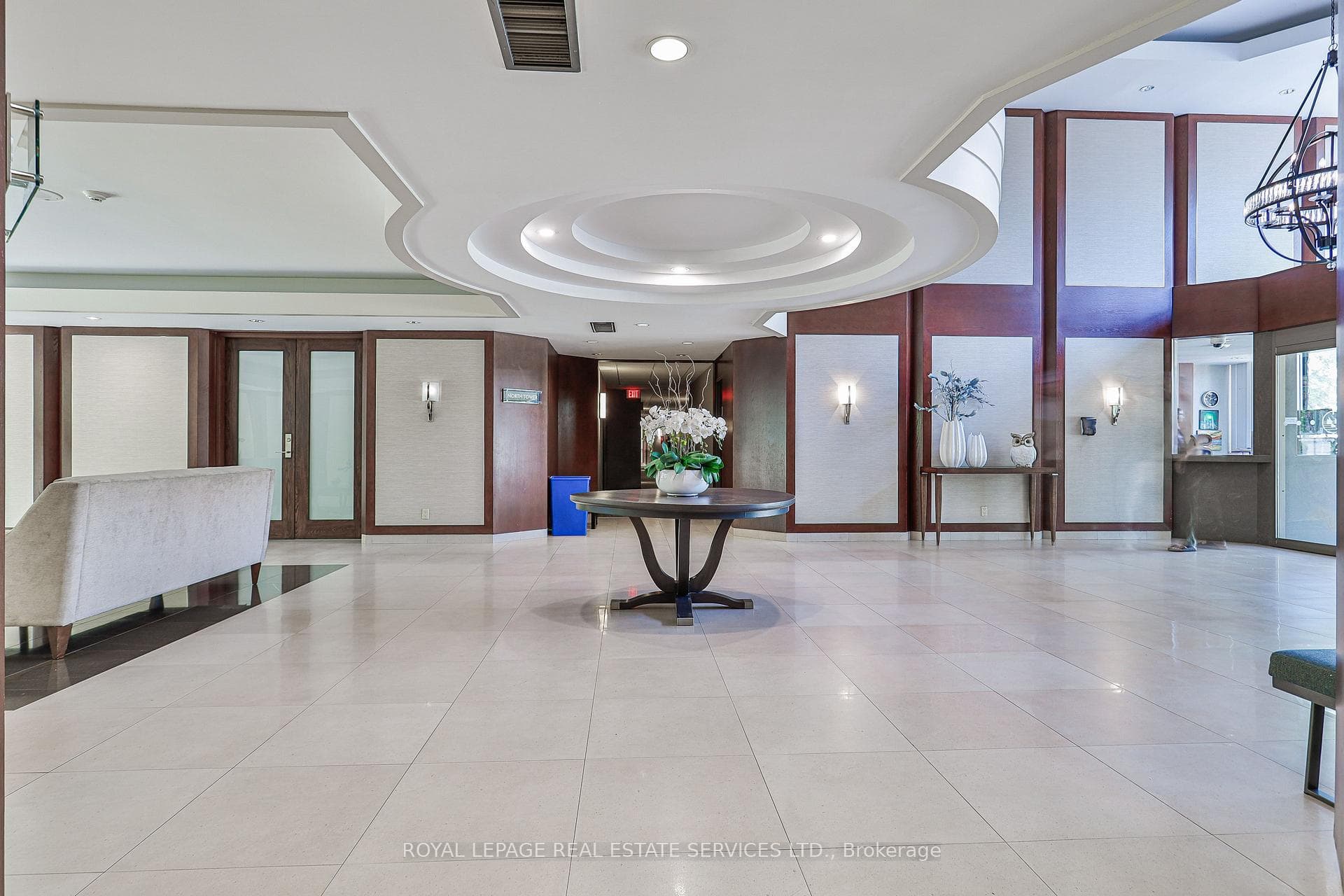 2267 Lakeshore Boulevard Unit 1304 photo 2