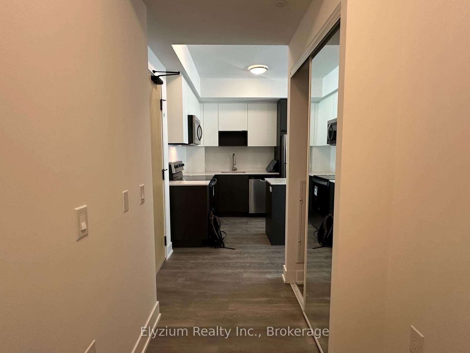 204 Burnhamthorpe Road Unit 1003 photo 6