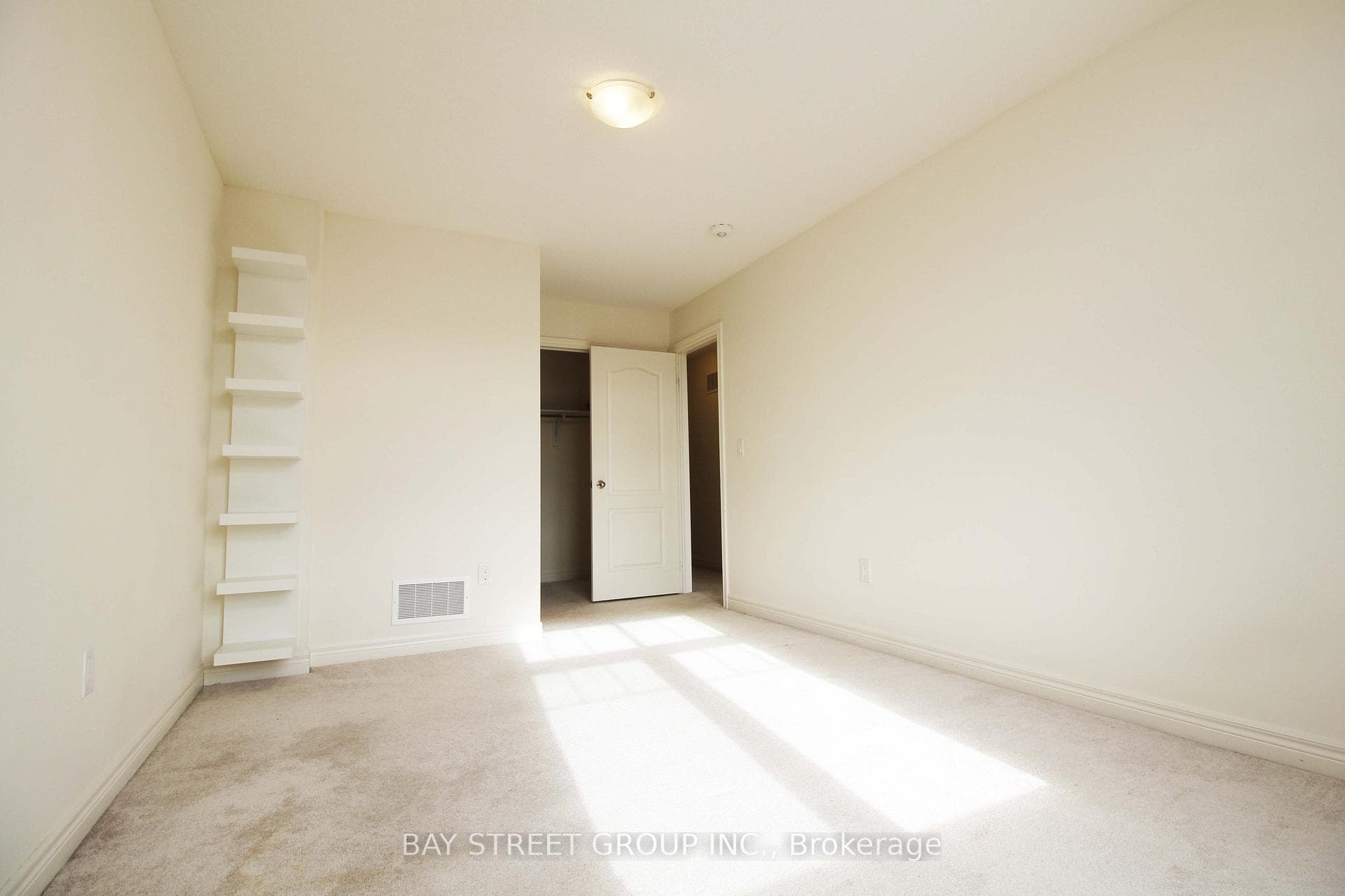 3903 Tufgar Crescent photo 13