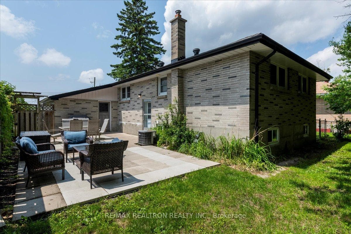 467 Irwin Street photo 30