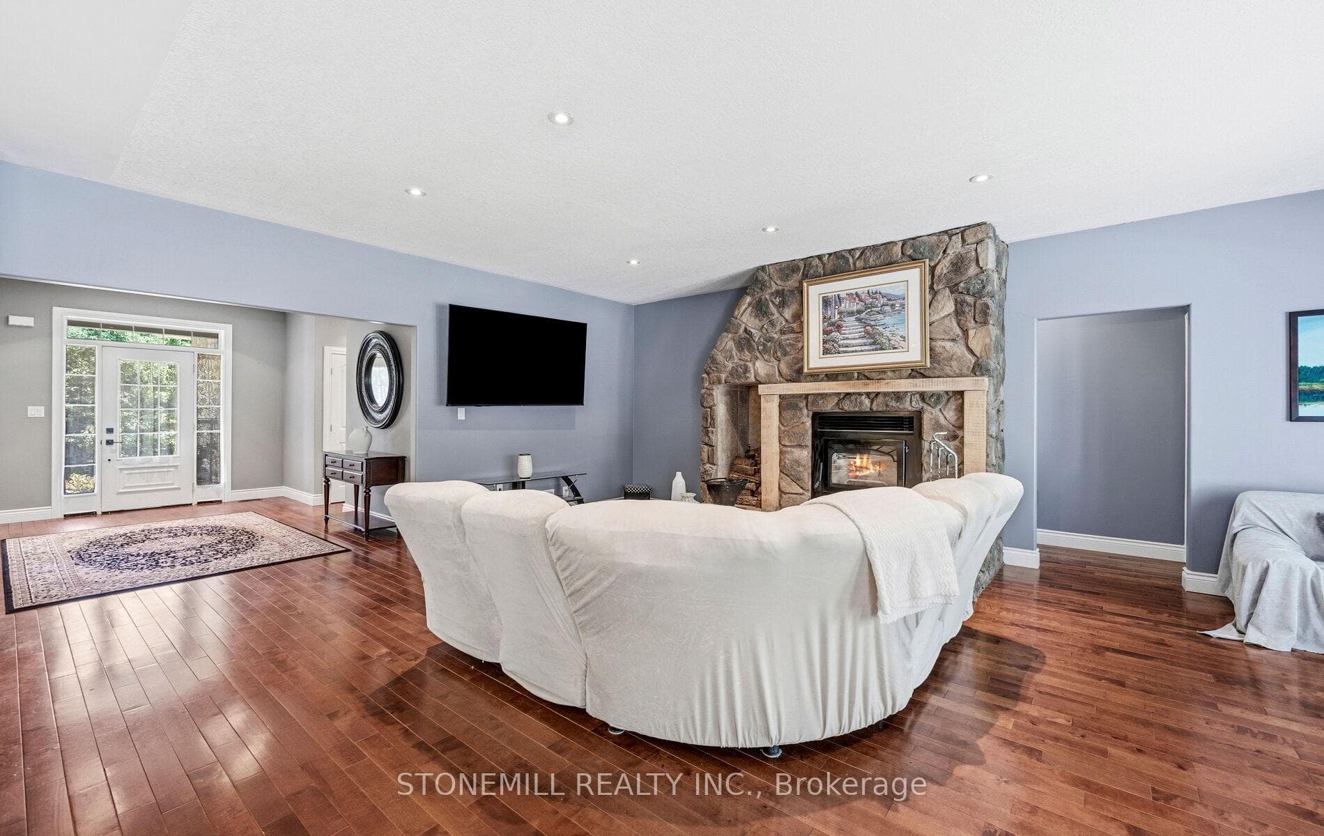 868 Eastdale Drive photo 9