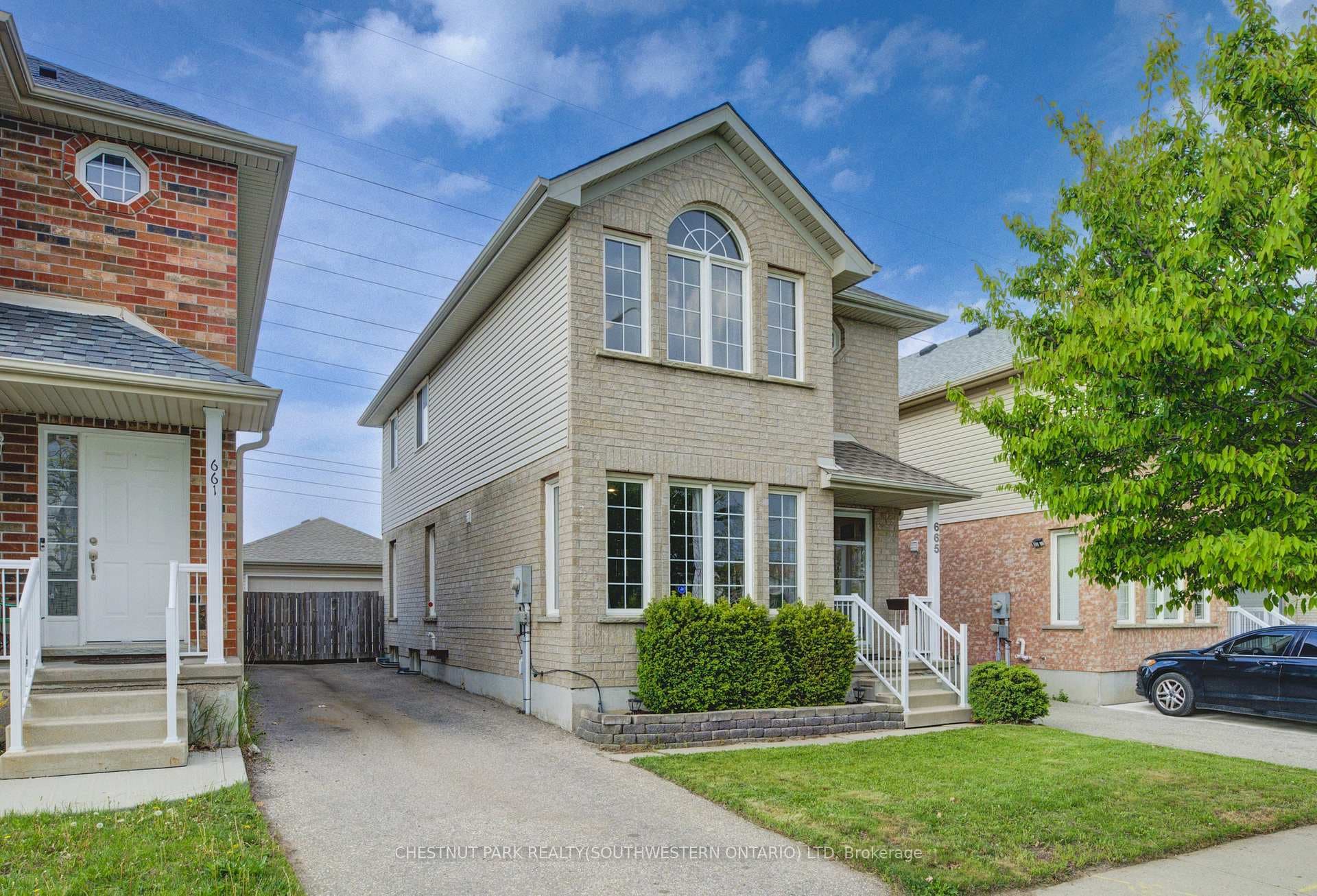 665 Windflower Crescent photo 2