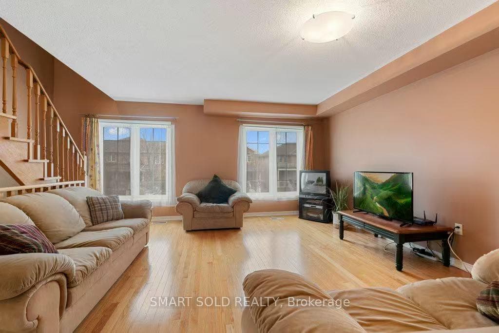 128 Hillwood Street photo 7