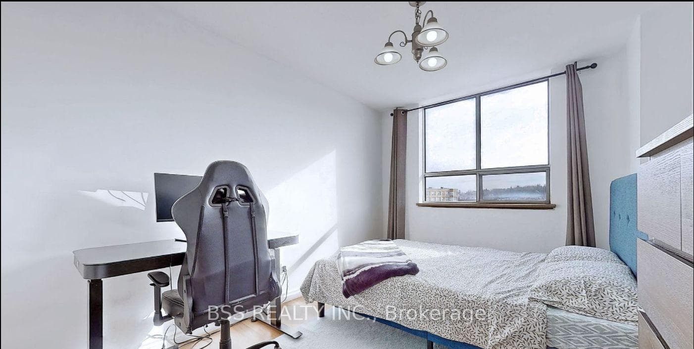 180 Markham Road Unit 718 photo 8