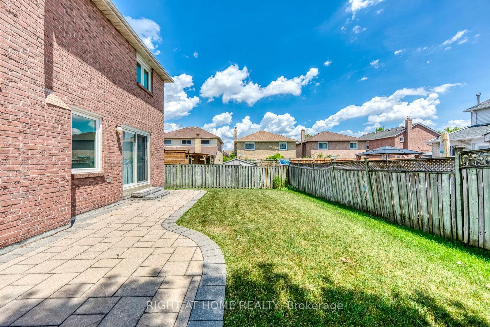 17 Nickel Crescent photo 35