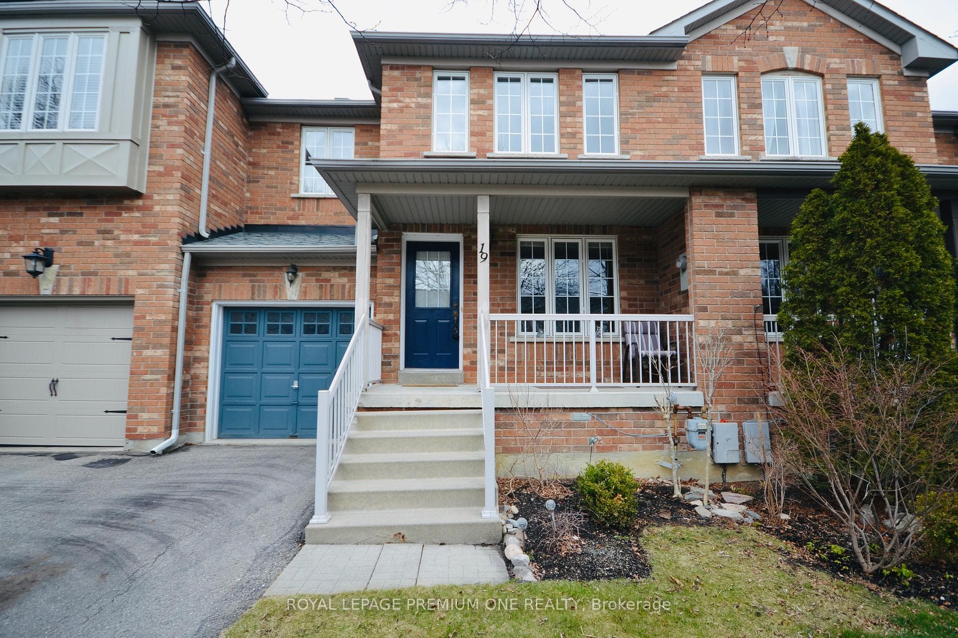 19 Montreaux Crescent photo 2