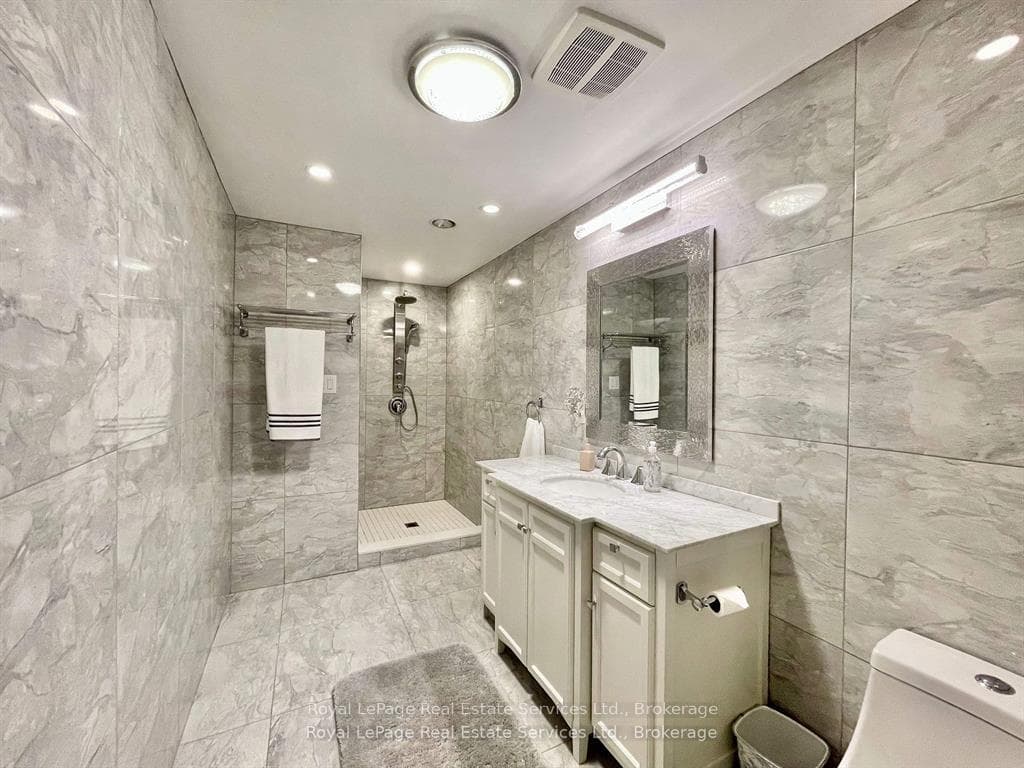 184 Dundas Street photo 24