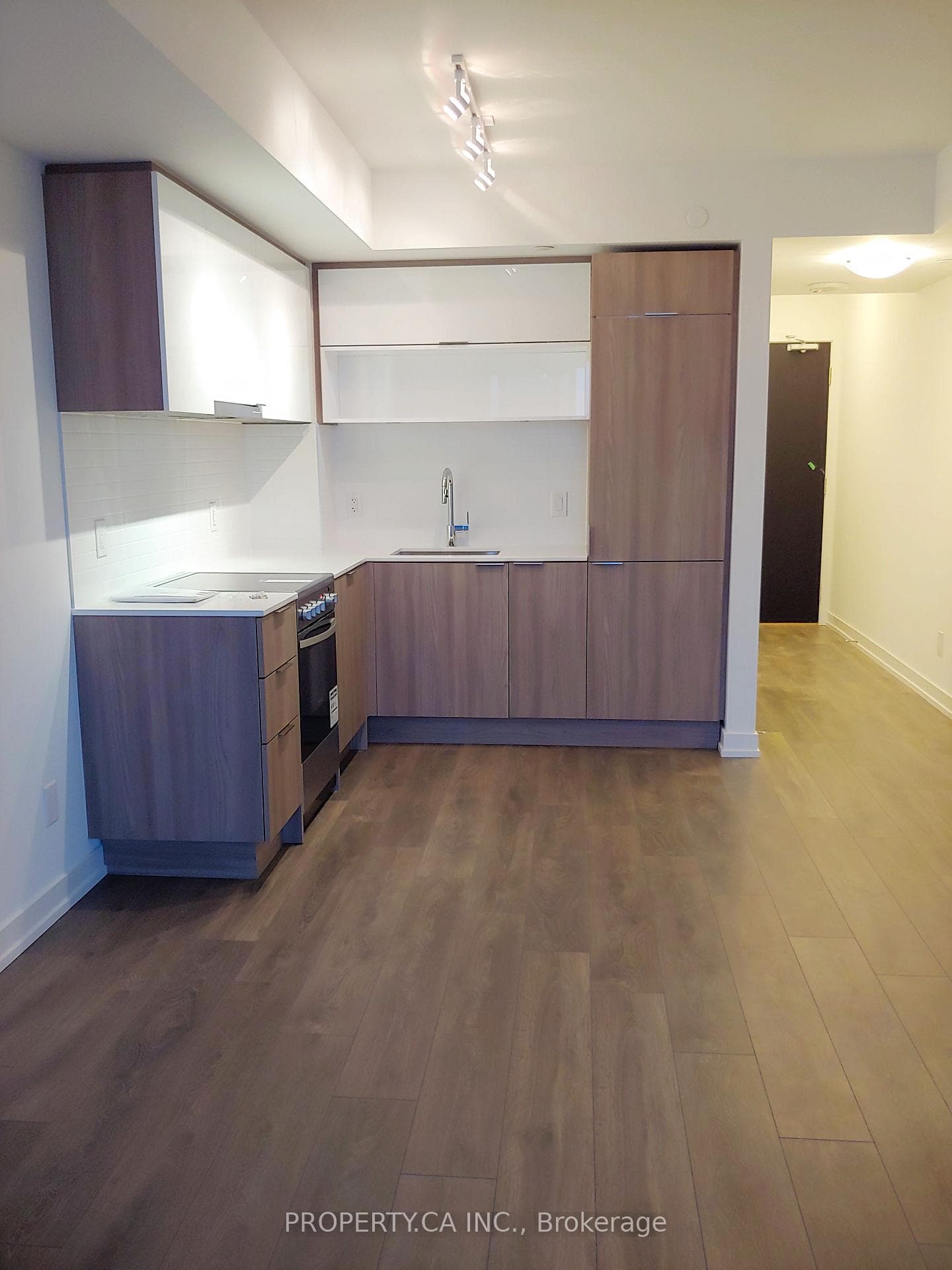 159 Wellesley Street Unit 2705 photo 3