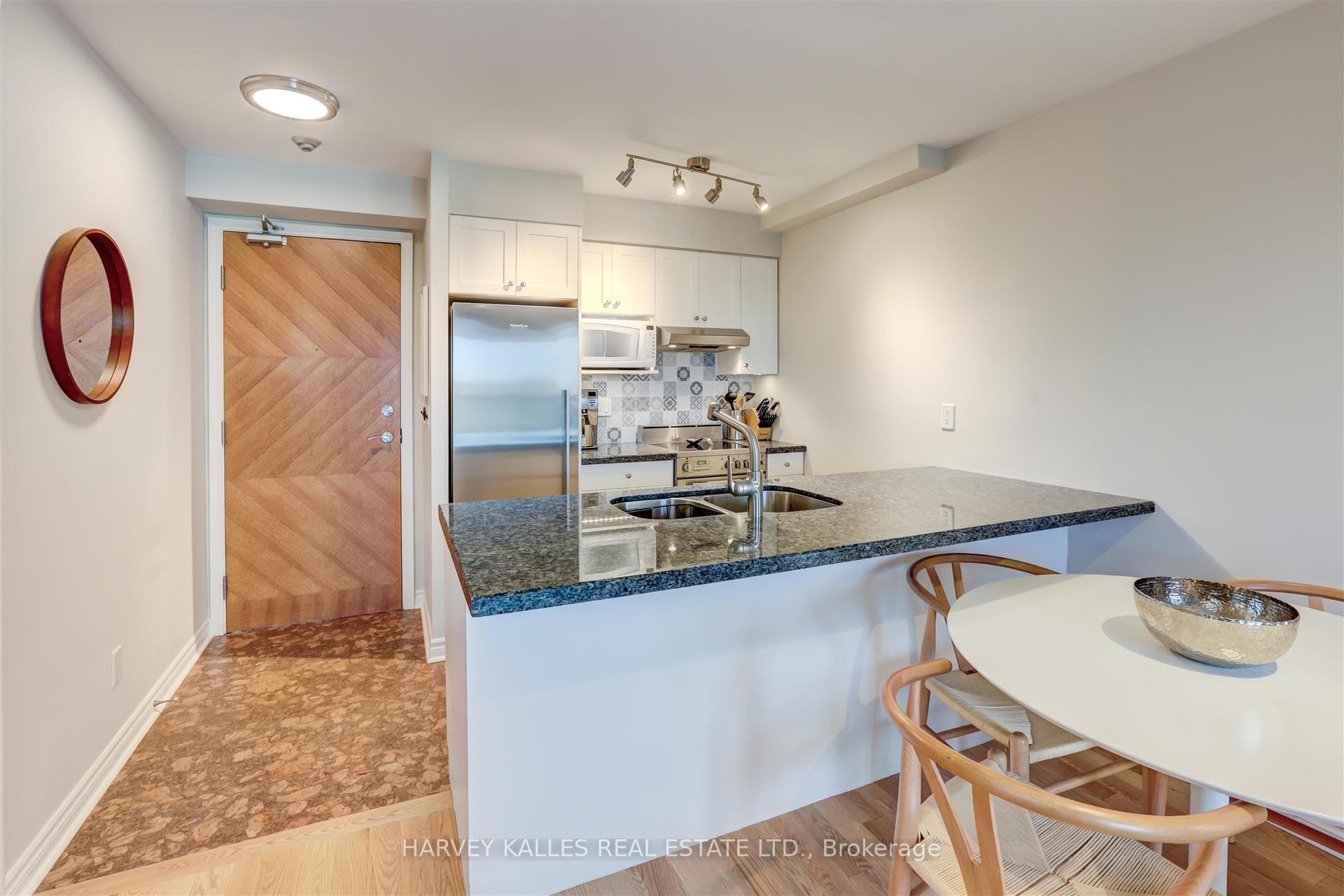 70 High Park Avenue Unit 702 photo 4