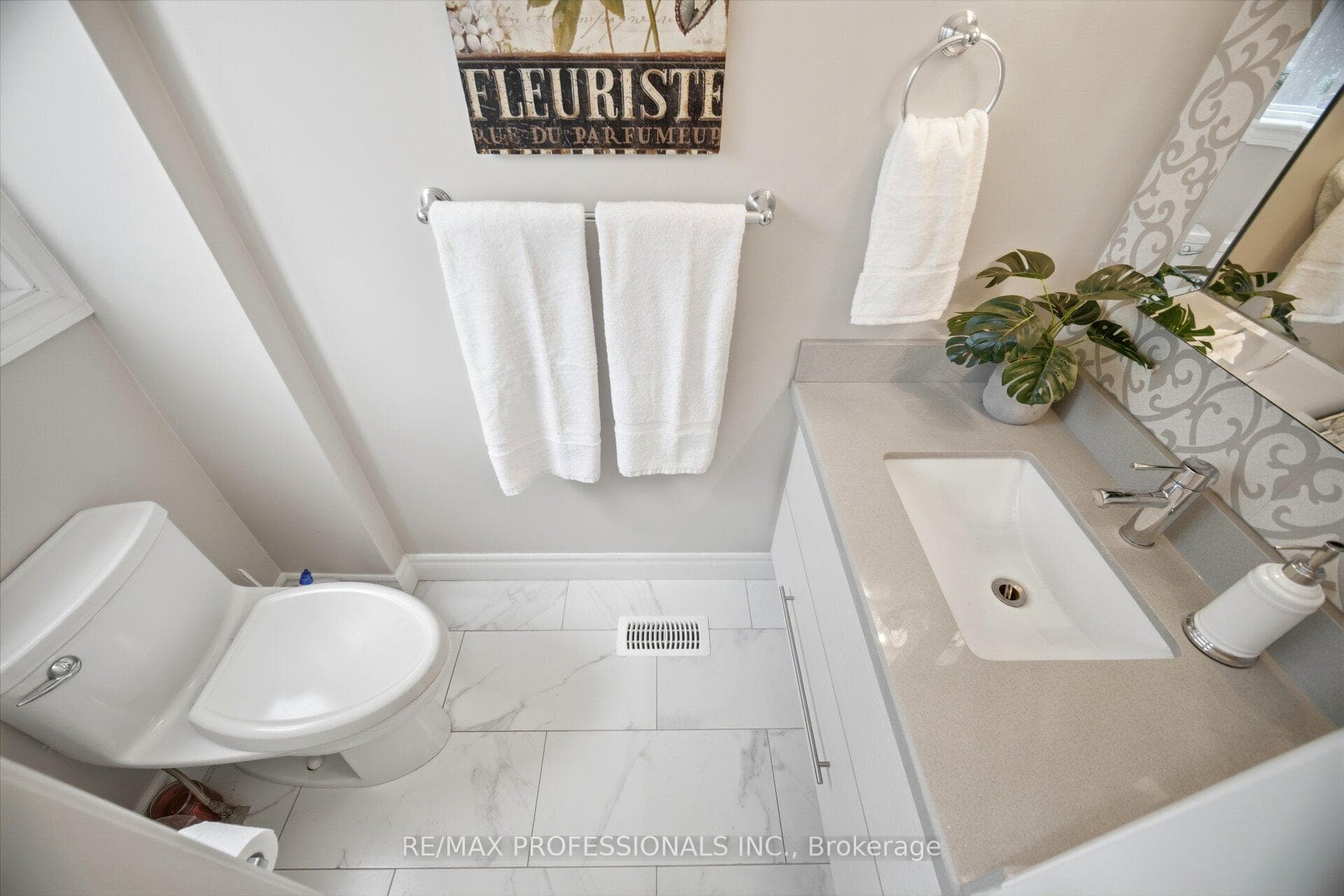 12 Thicket Road photo 24