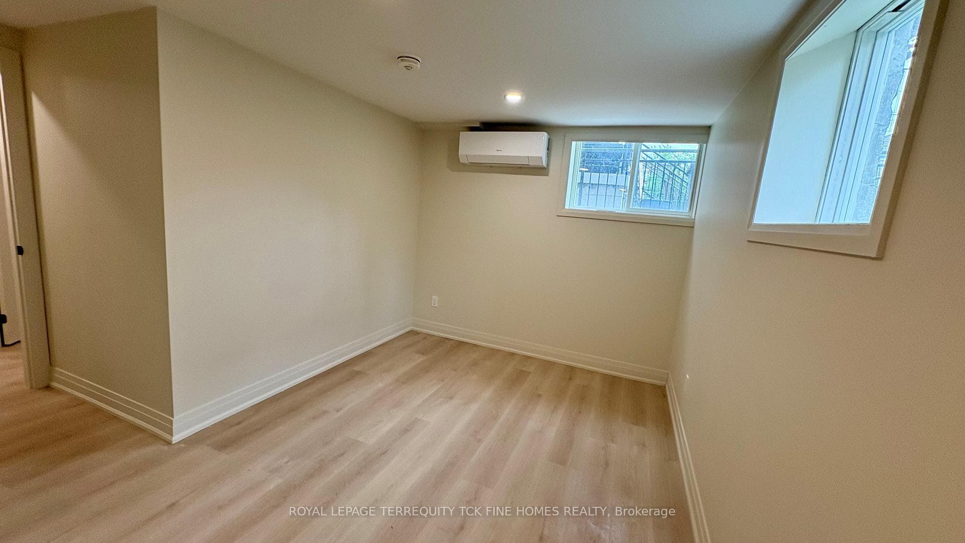 8 Somerset Avenue Unit Lower photo 18