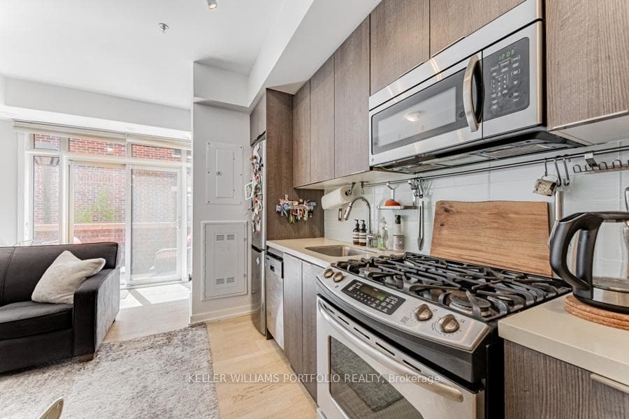 150 Broadview Avenue Unit 20 photo 12