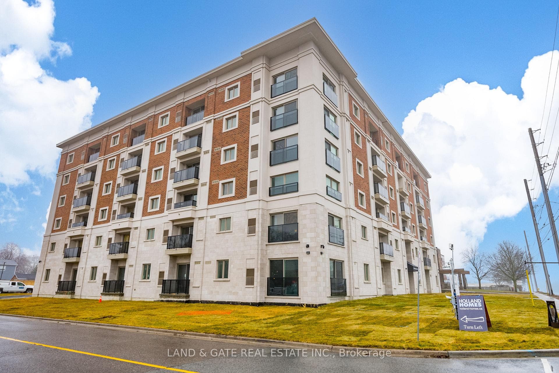 976 Simcoe Street Unit 509 photo 1