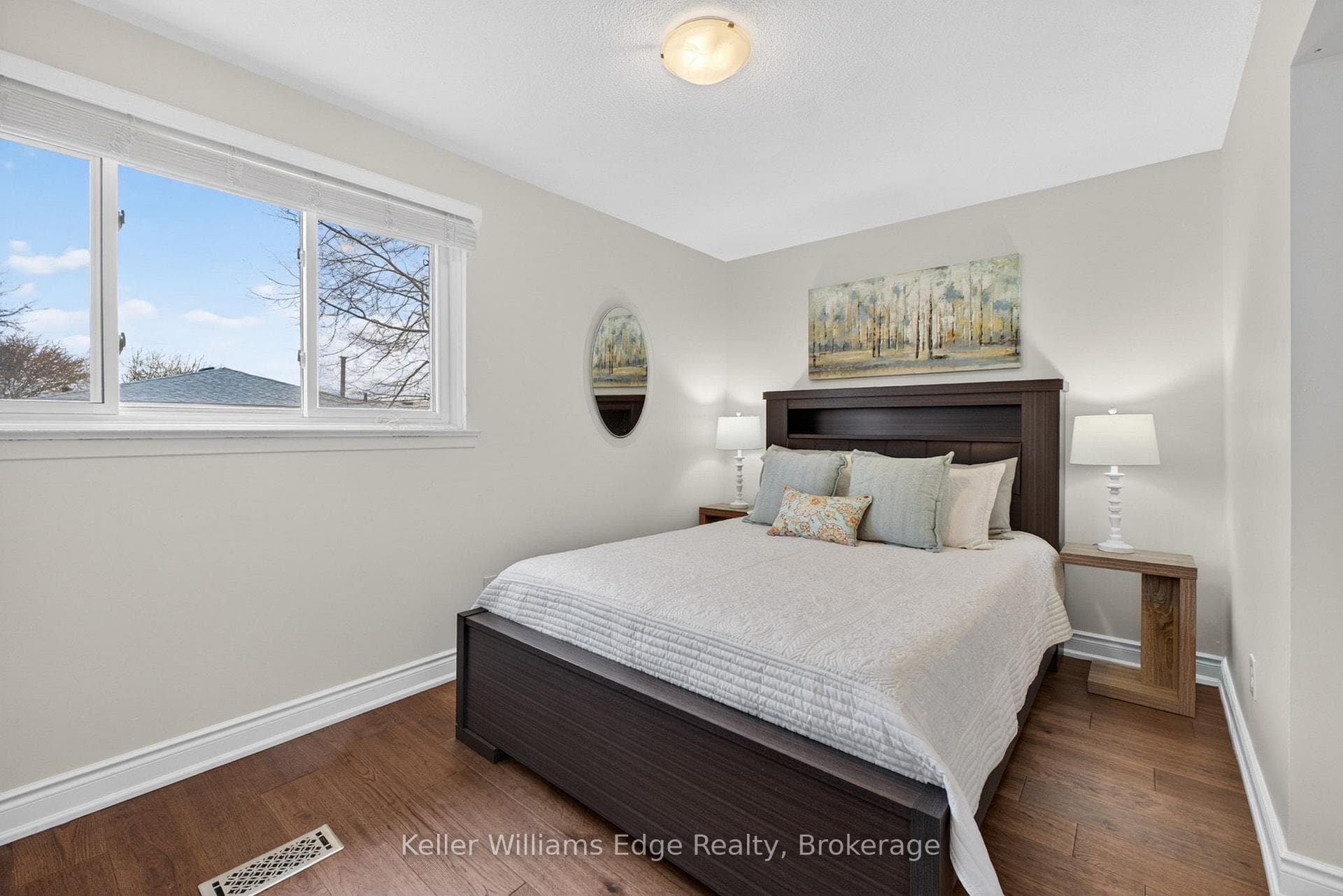 2471 Malcolm Crescent photo 24