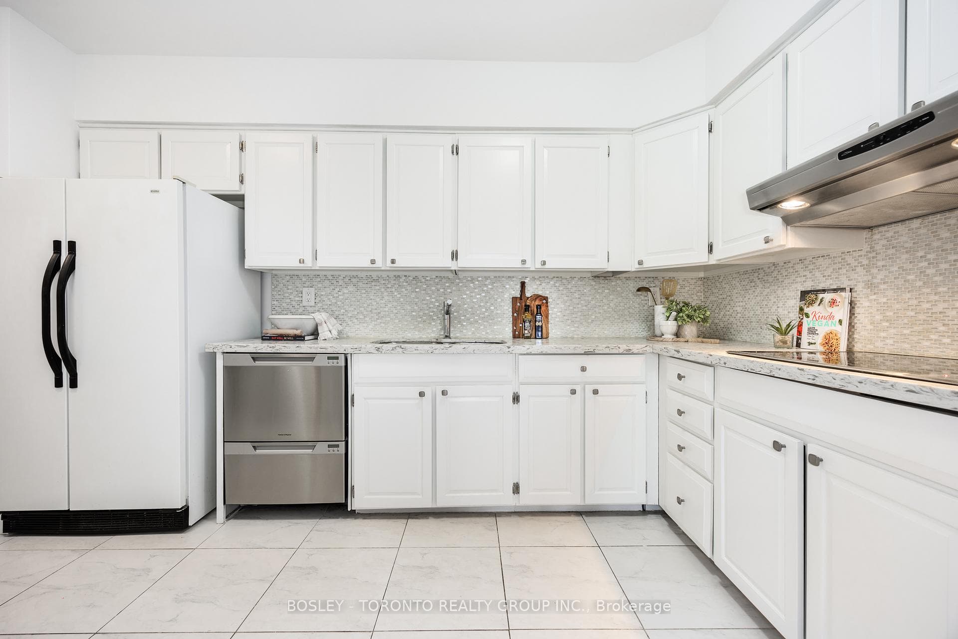 350 Lonsdale Road Unit 511 photo 11