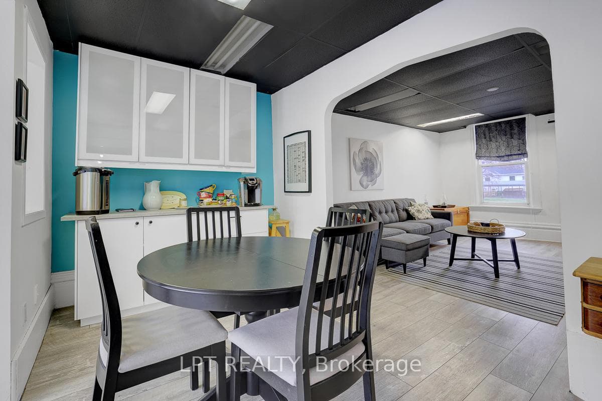 8197 Victoria Street photo 29
