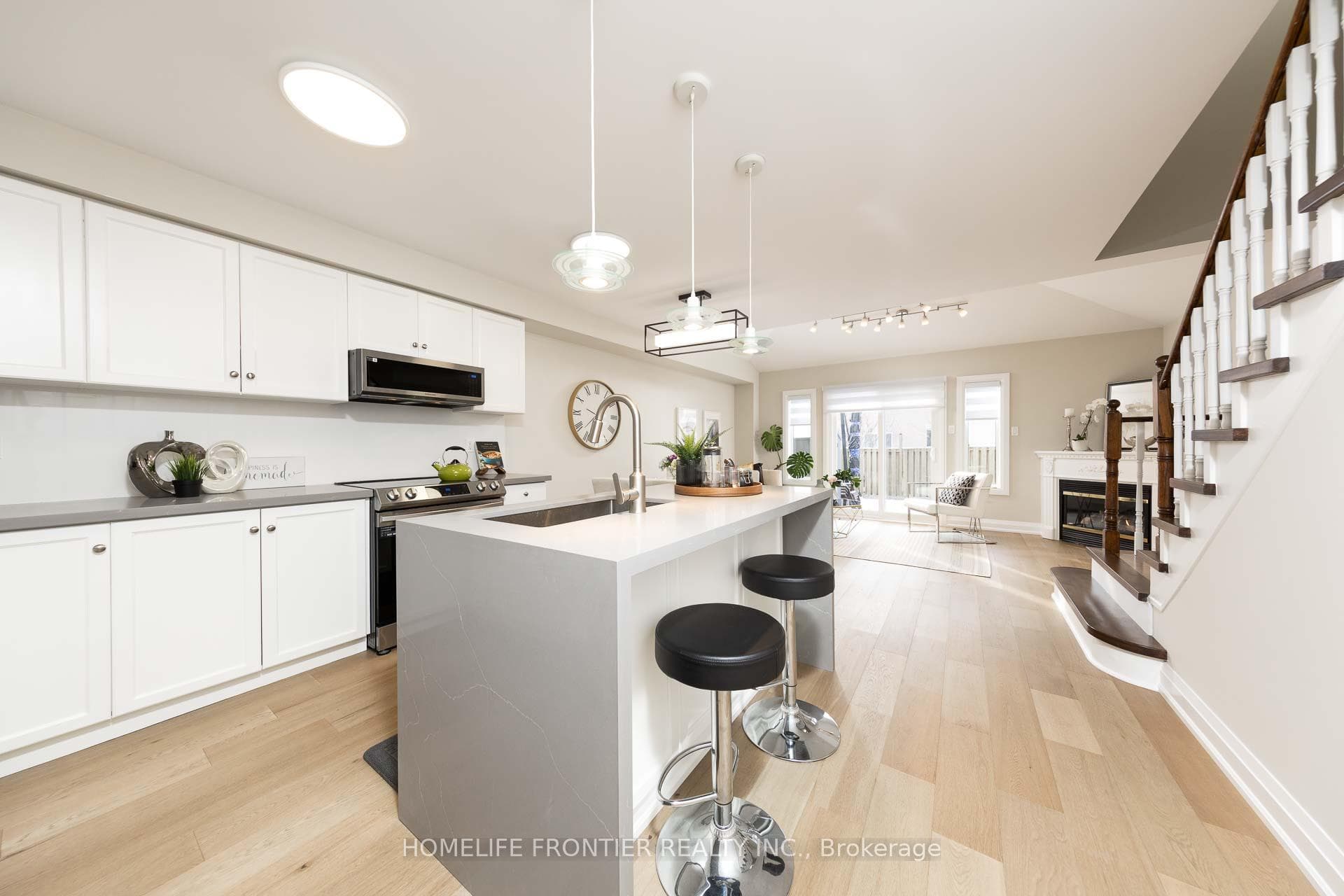 30 Benjamin Hood Crescent photo 4