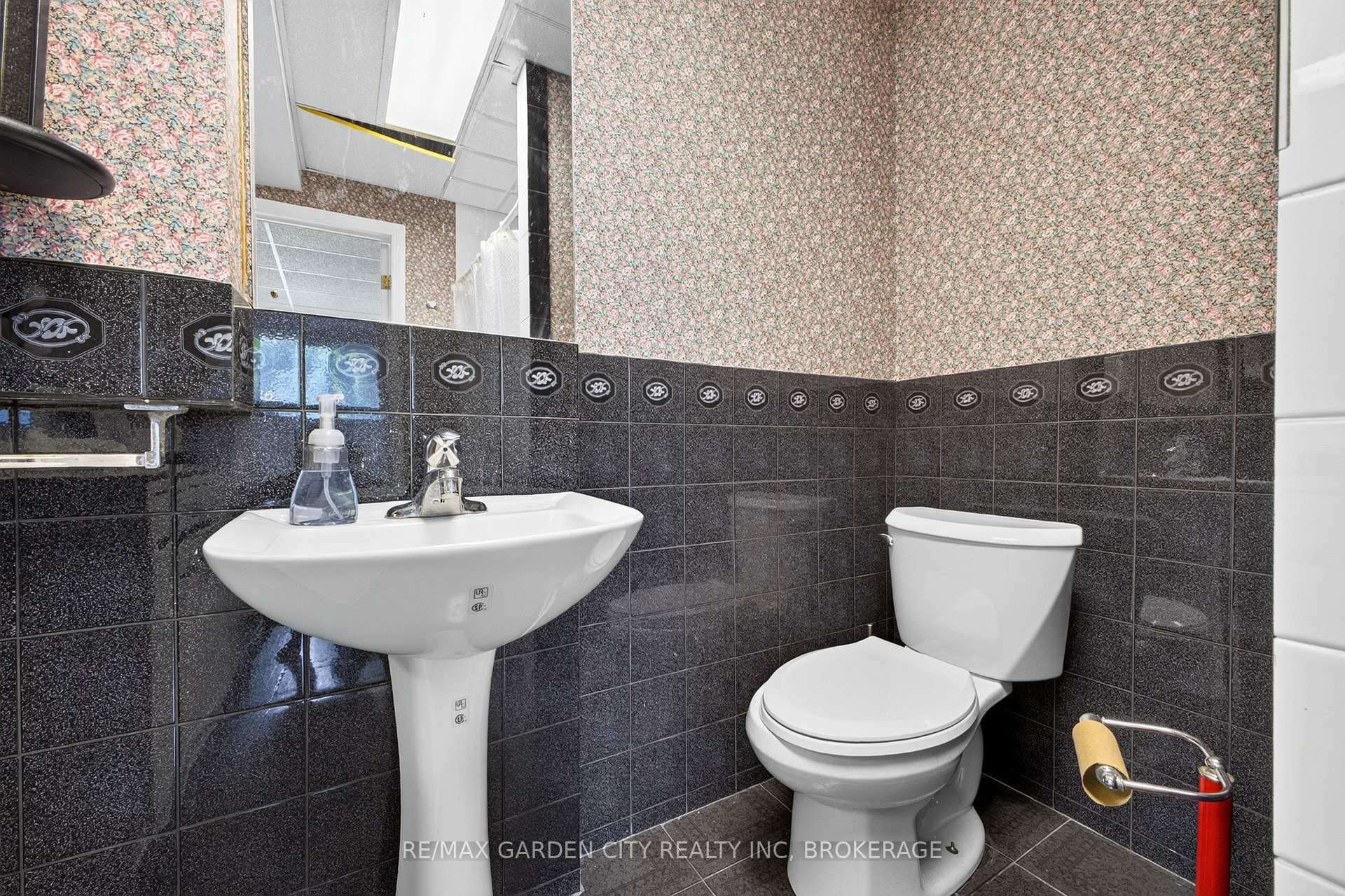 38 Cypress Street Unit Lower photo 11