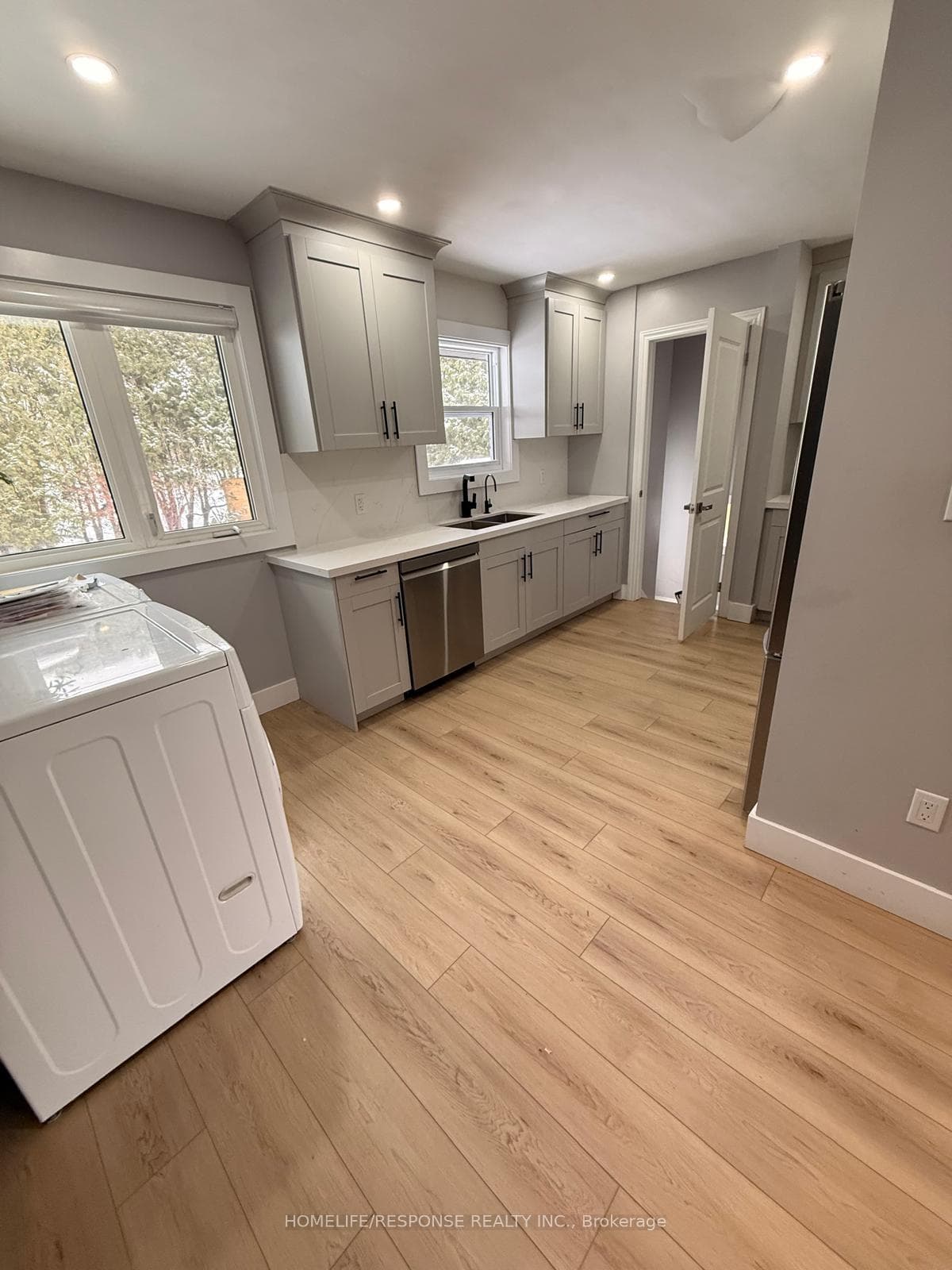 31 Varadi Avenue Unit UPPER photo 14