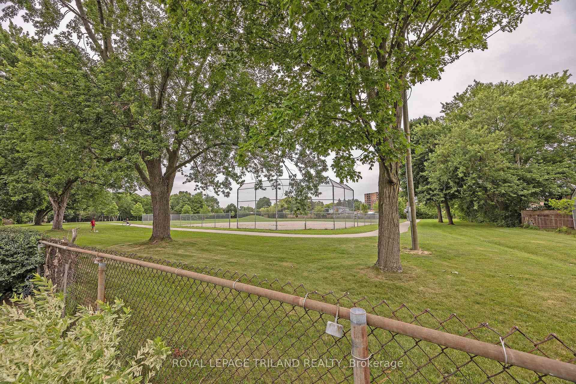 15 Confederation Drive photo 33