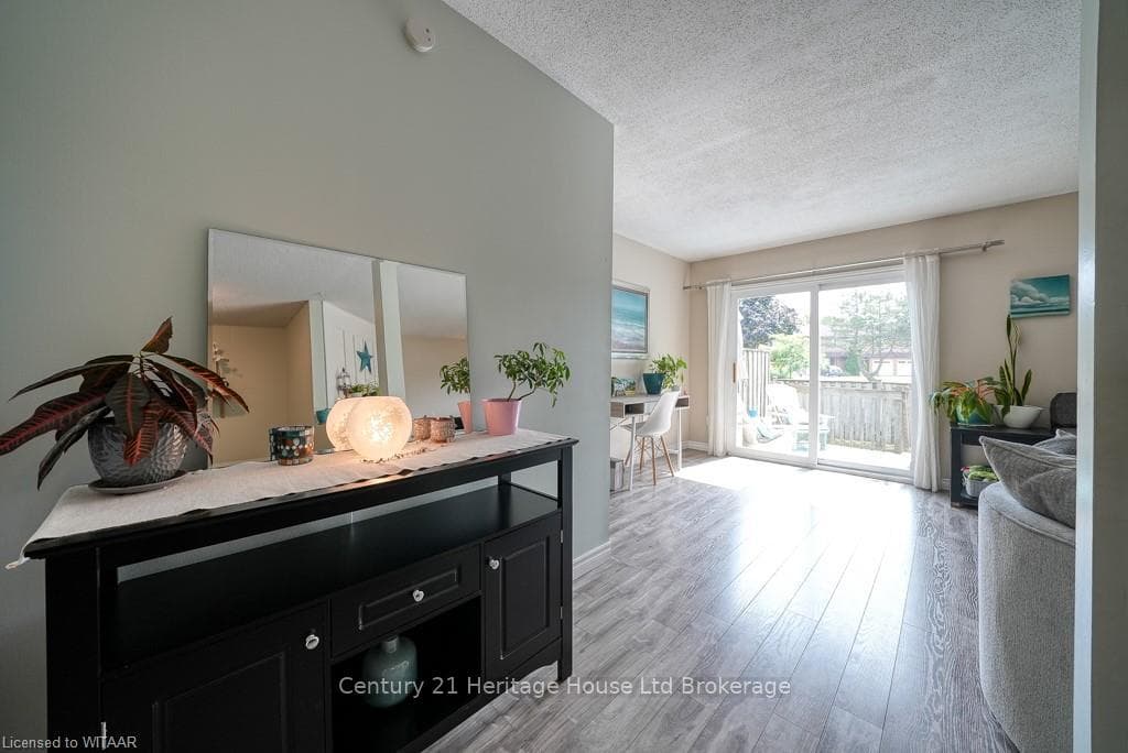 458 SPRINGBANK Avenue Unit 1 photo 17