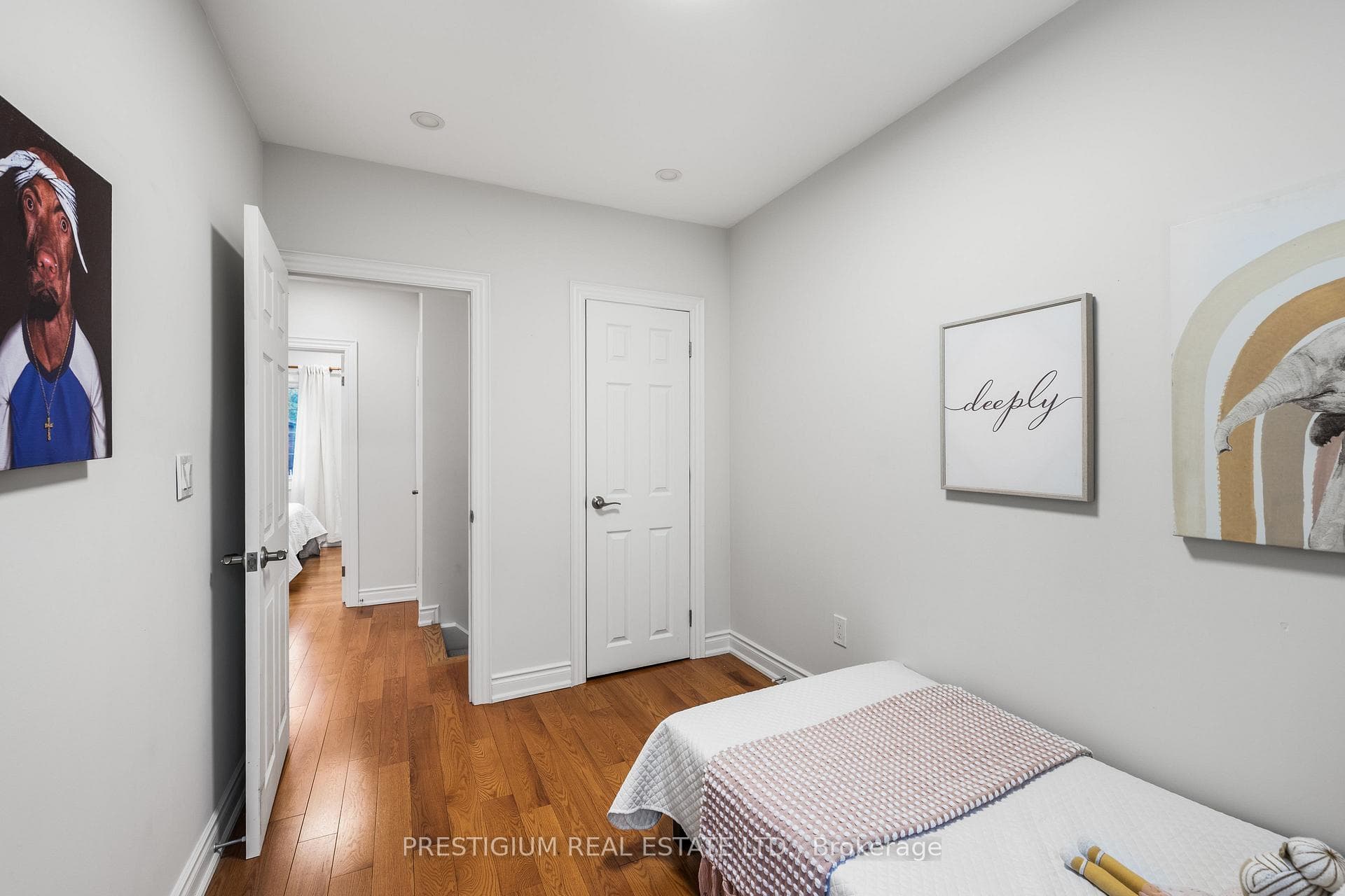 556 Davisville Avenue photo 29