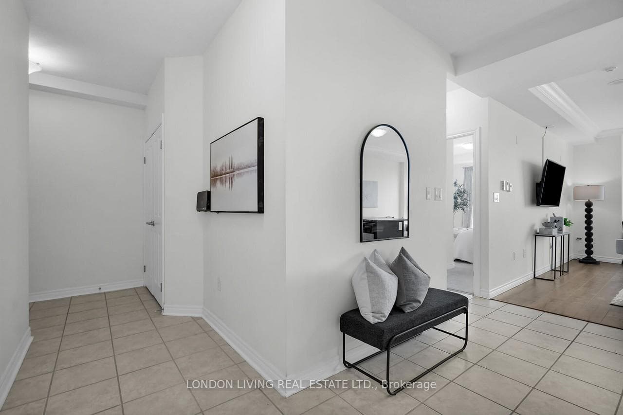 1030 Coronation Drive Unit 1405 photo 8