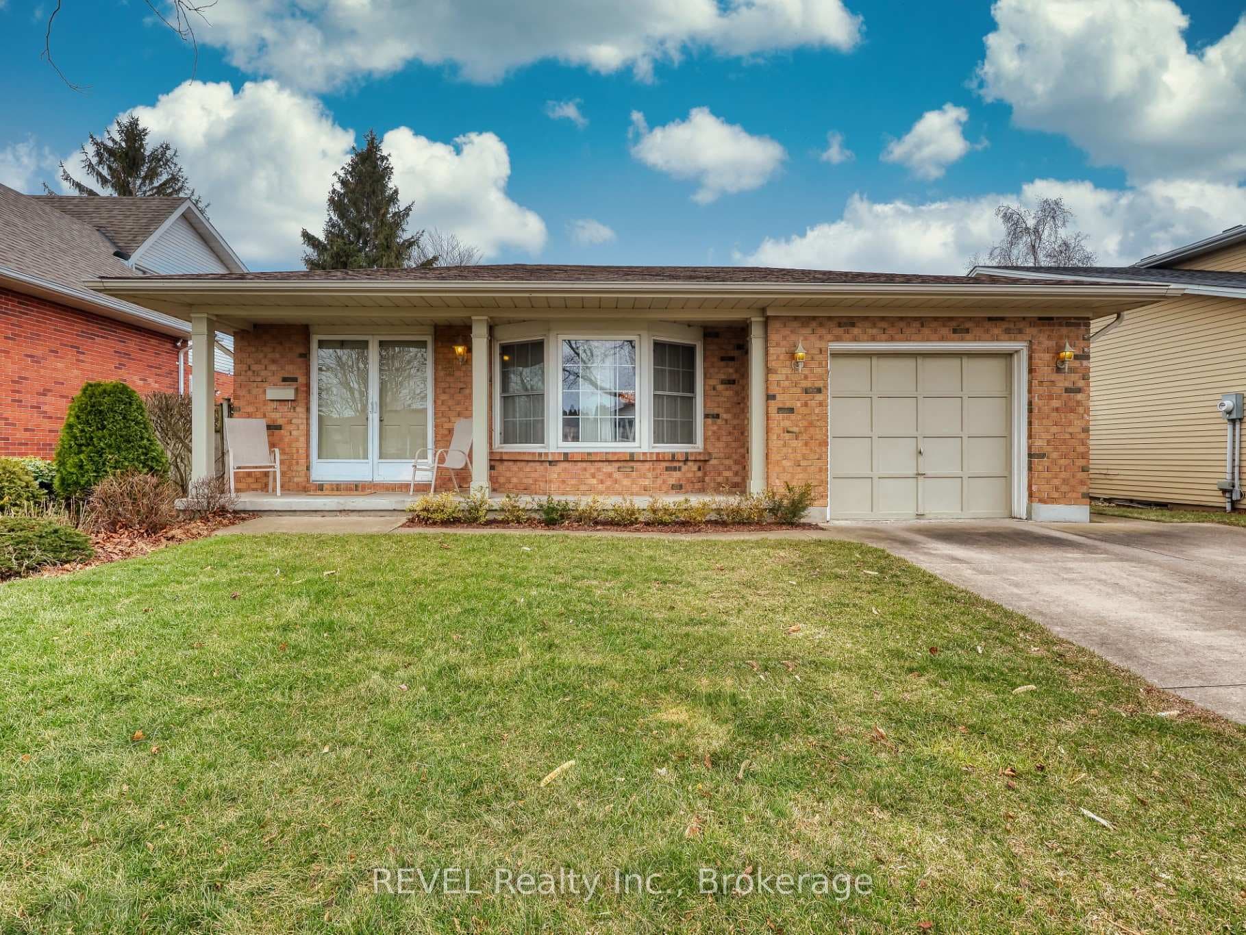 31 Cole Farm Boulevard photo 1