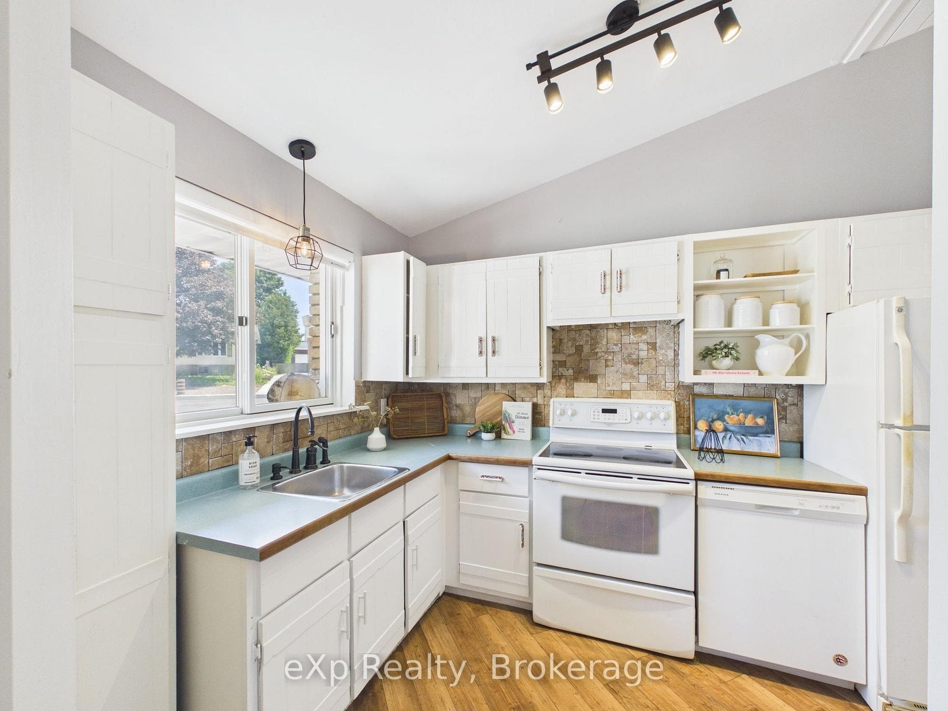 312 Bricker Street photo 12