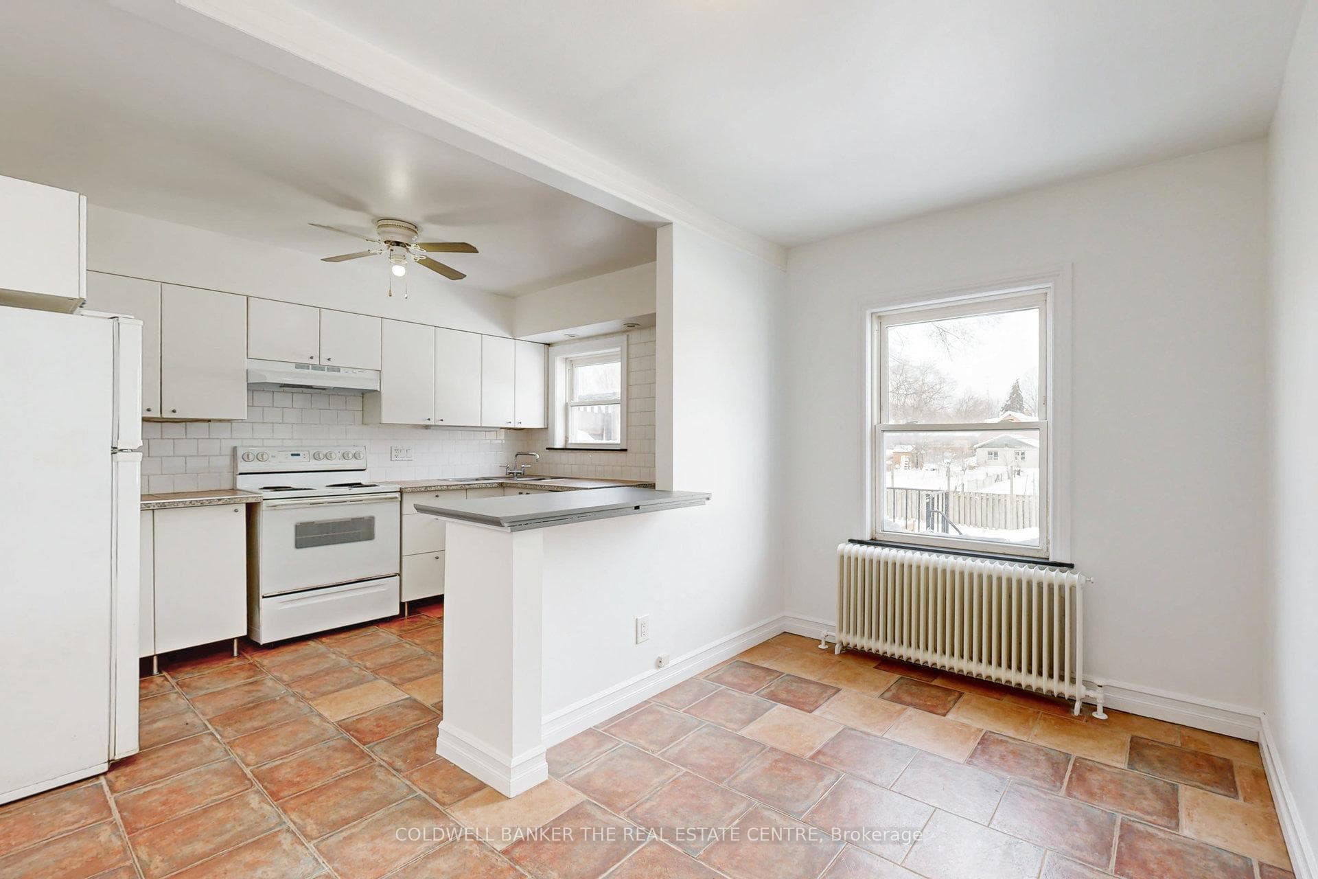 686 A The Queensway N/A photo 28