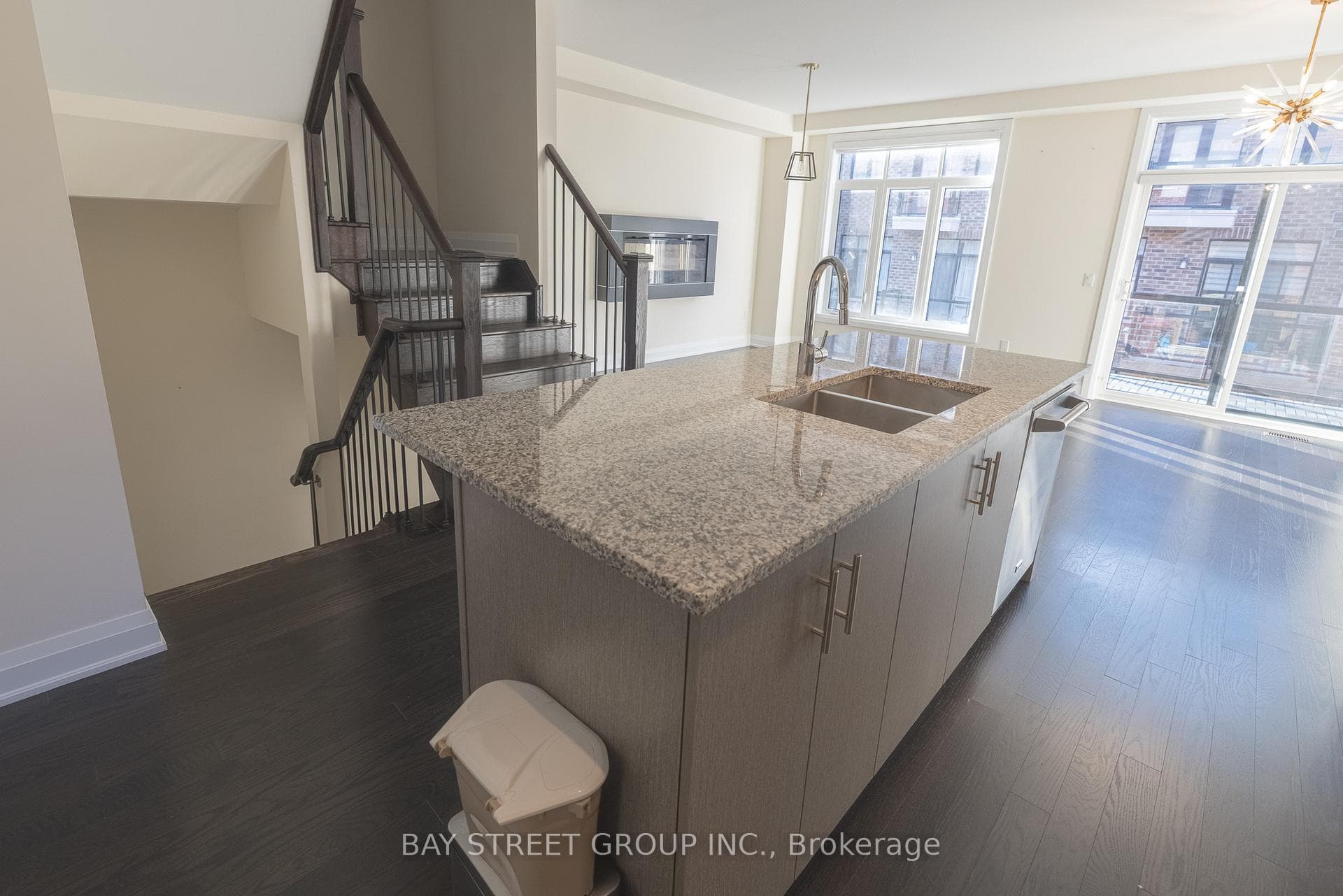 47 Duncombe Lane photo 3